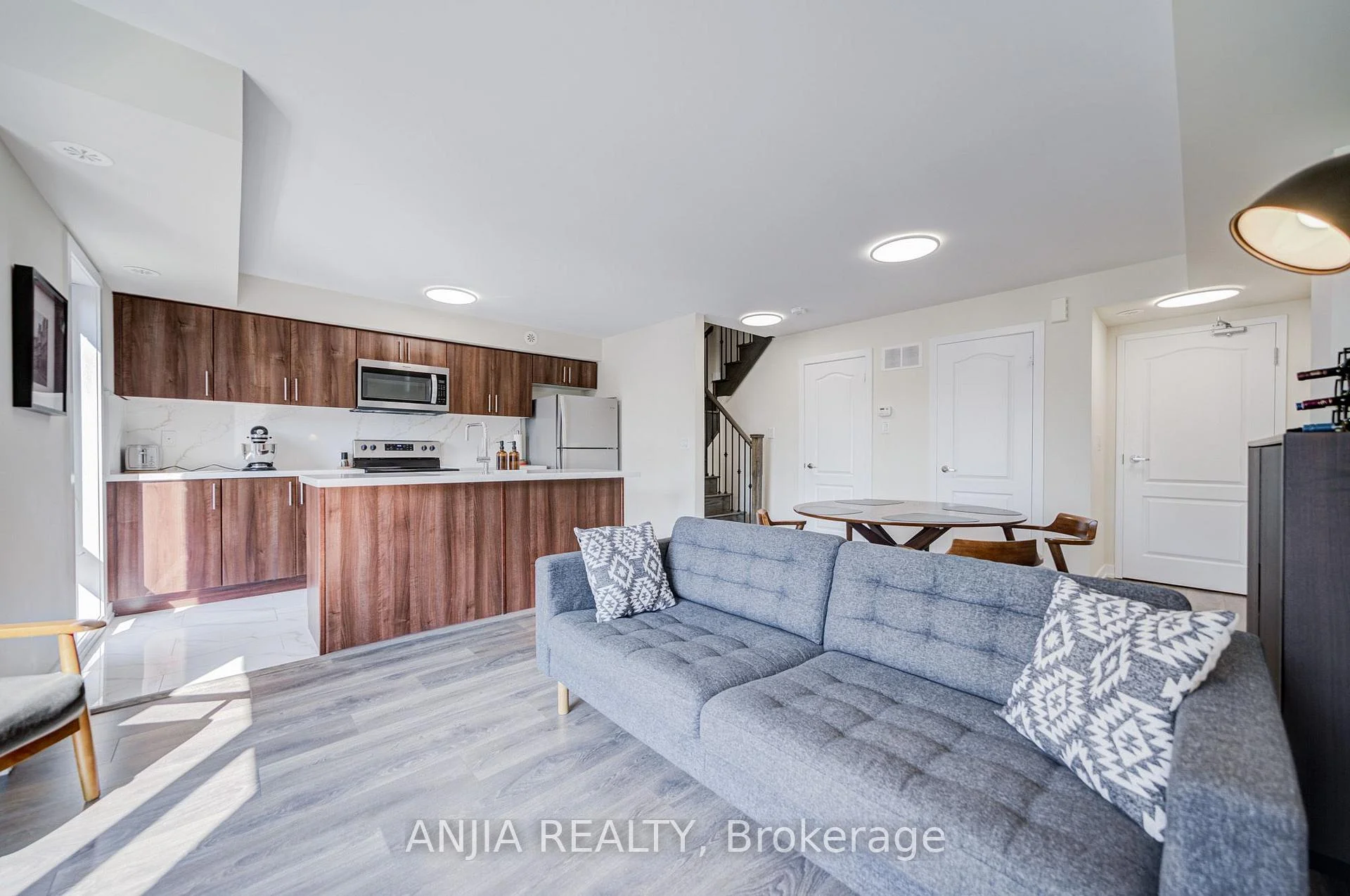 Photo 34 of 369 Mullen Drive, Vaughan, Brownridge — HOMEH