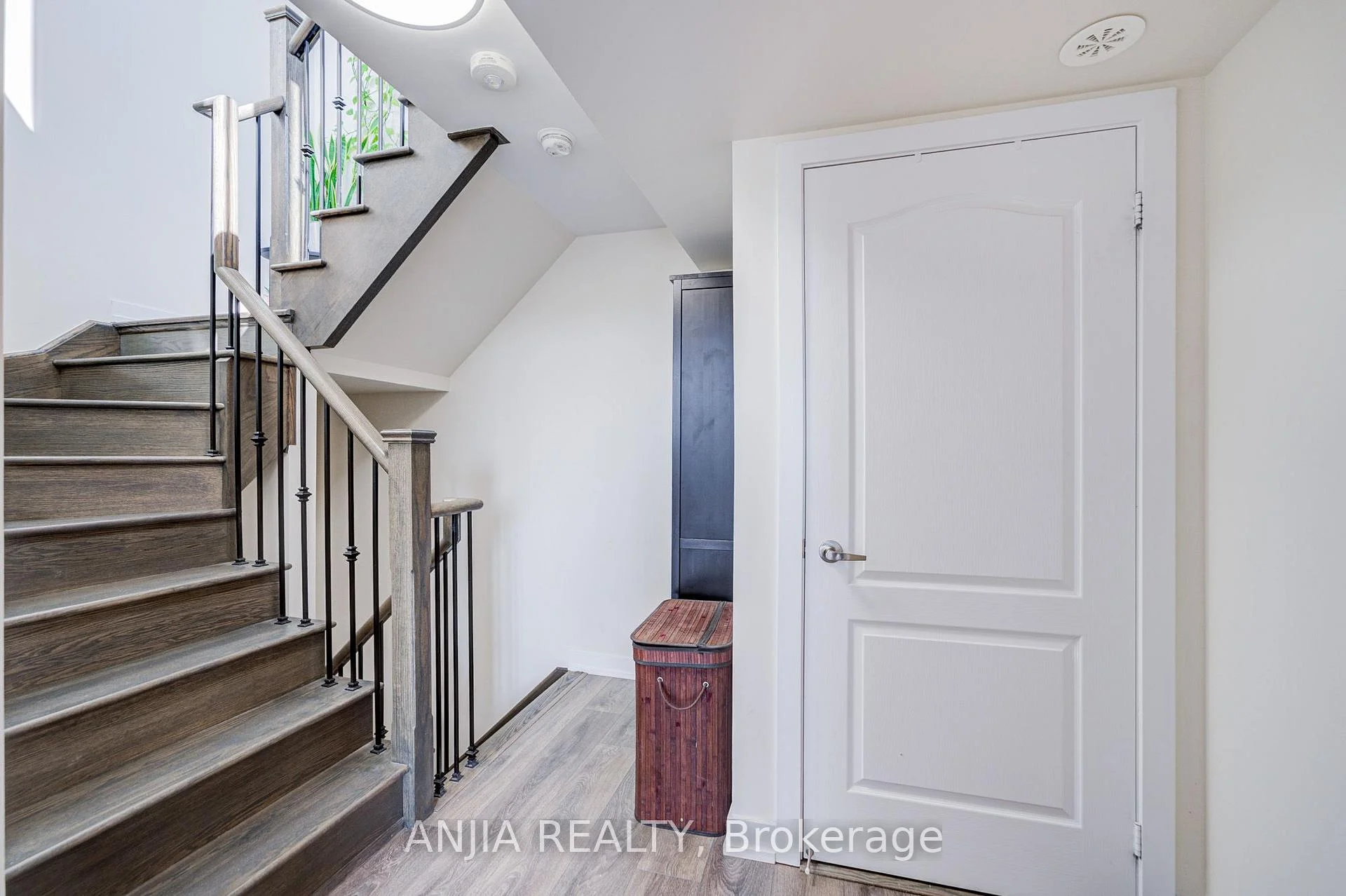 Photo 38 of 369 Mullen Drive, Vaughan, Brownridge — HOMEH