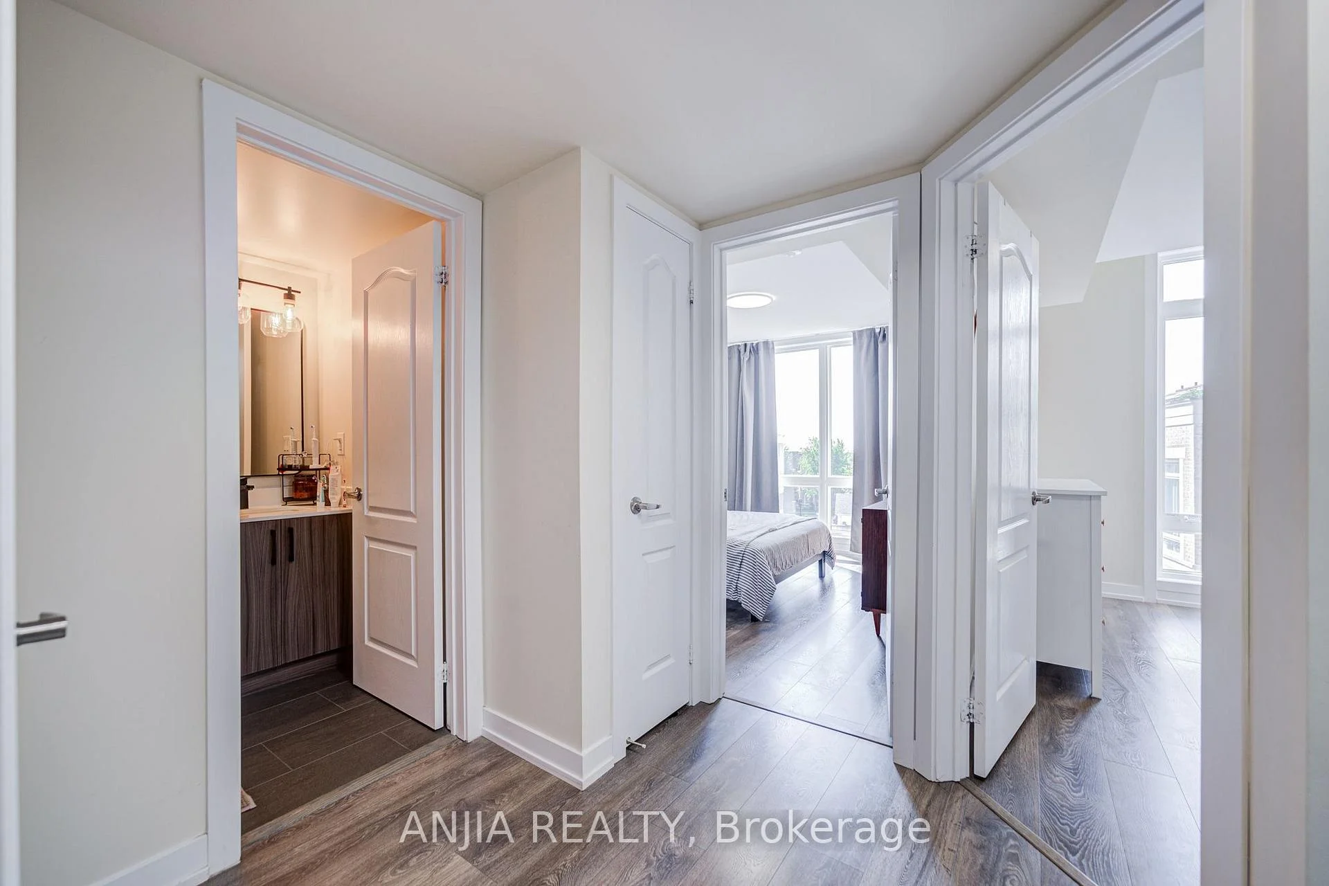 Photo 40 of 369 Mullen Drive, Vaughan, Brownridge — HOMEH