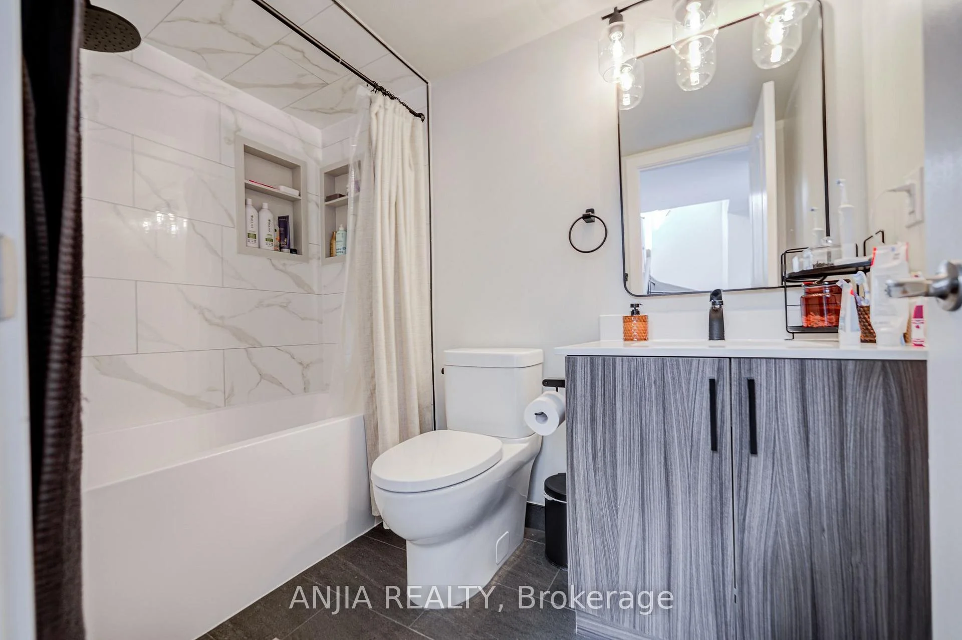 Photo 49 of 369 Mullen Drive, Vaughan, Brownridge — HOMEH