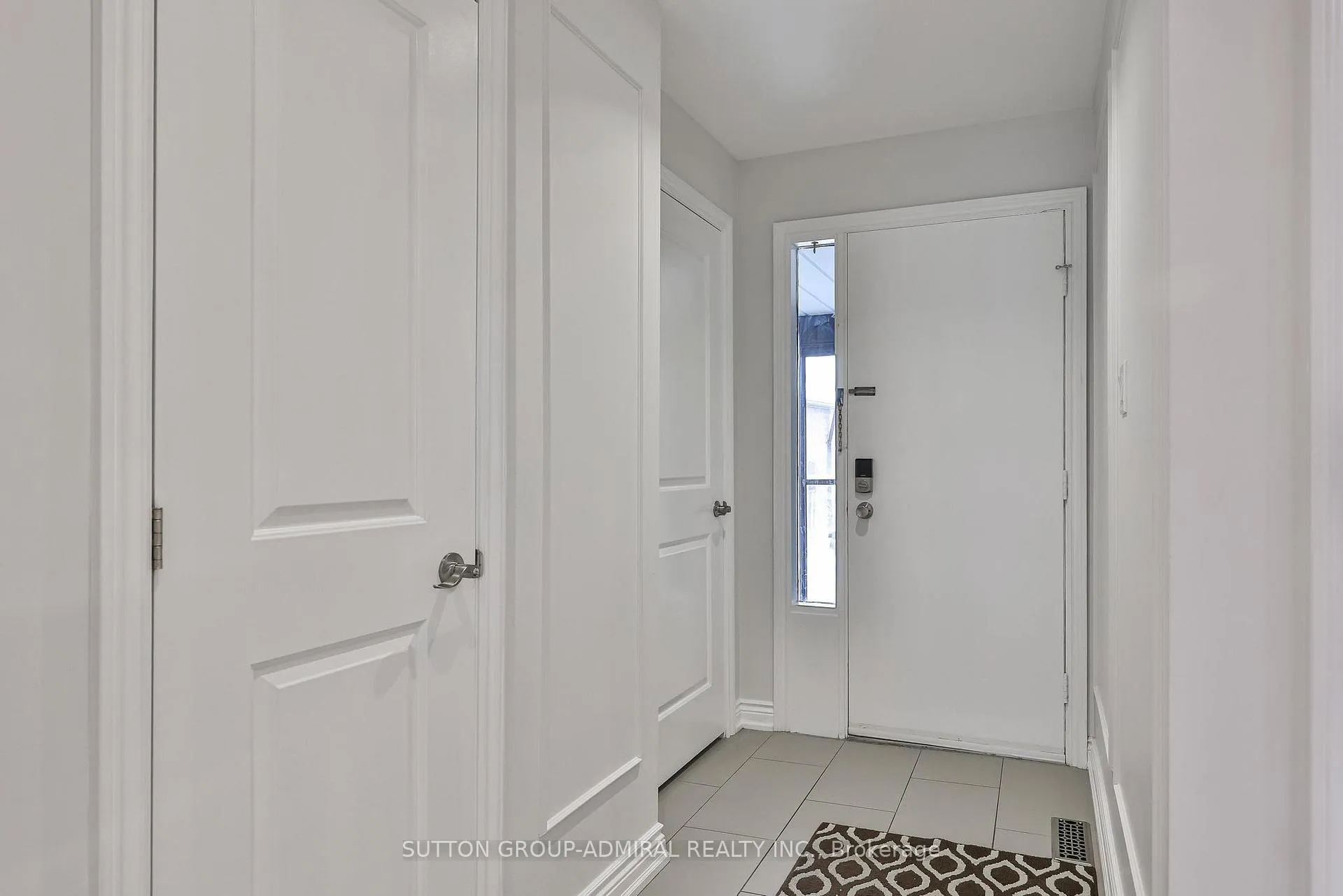 Photo 4 of 65 Patrice Crescent, Vaughan, Crestwood-Springfarm-Yorkhill — HOMEH