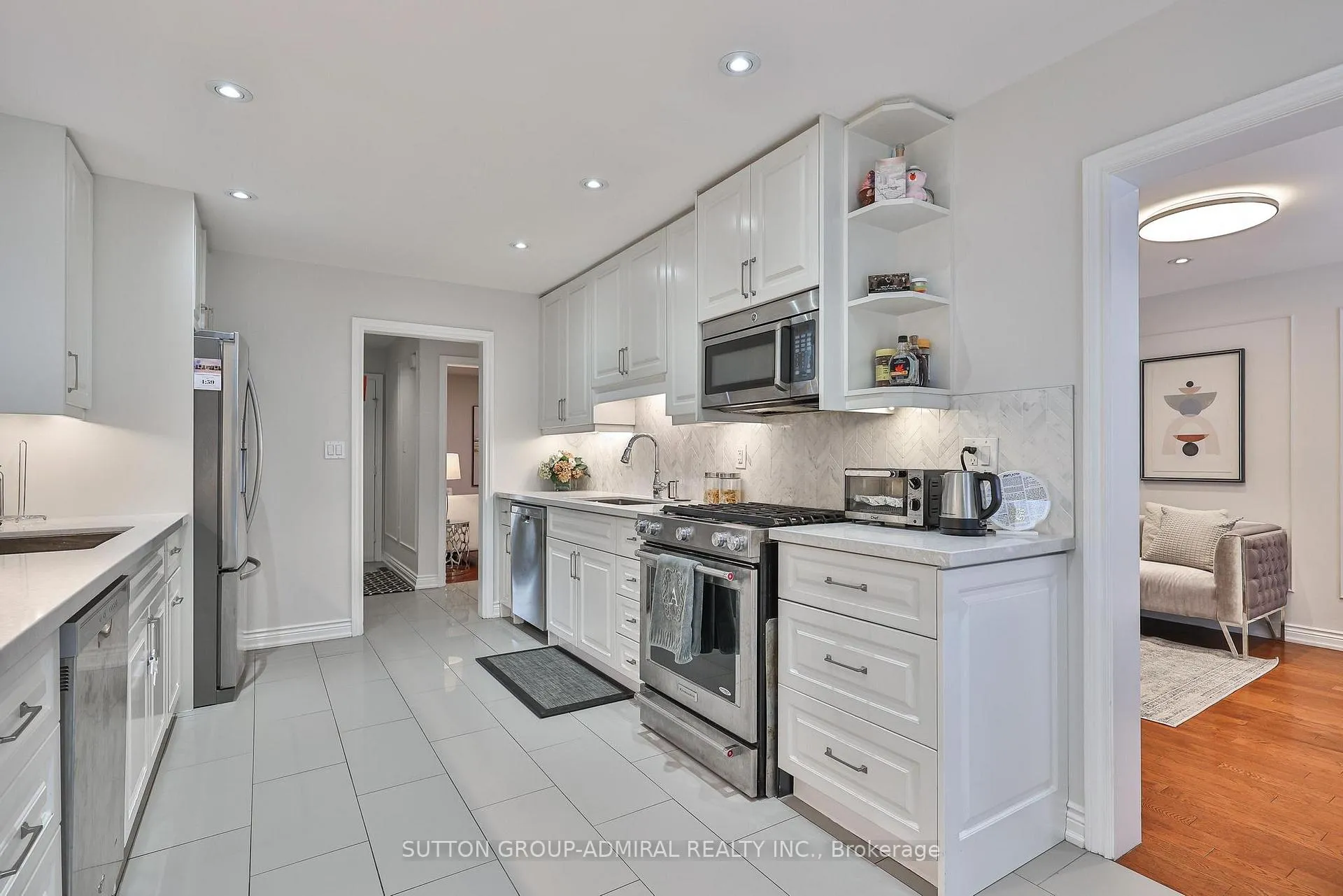Photo 9 of 65 Patrice Crescent, Vaughan, Crestwood-Springfarm-Yorkhill — HOMEH