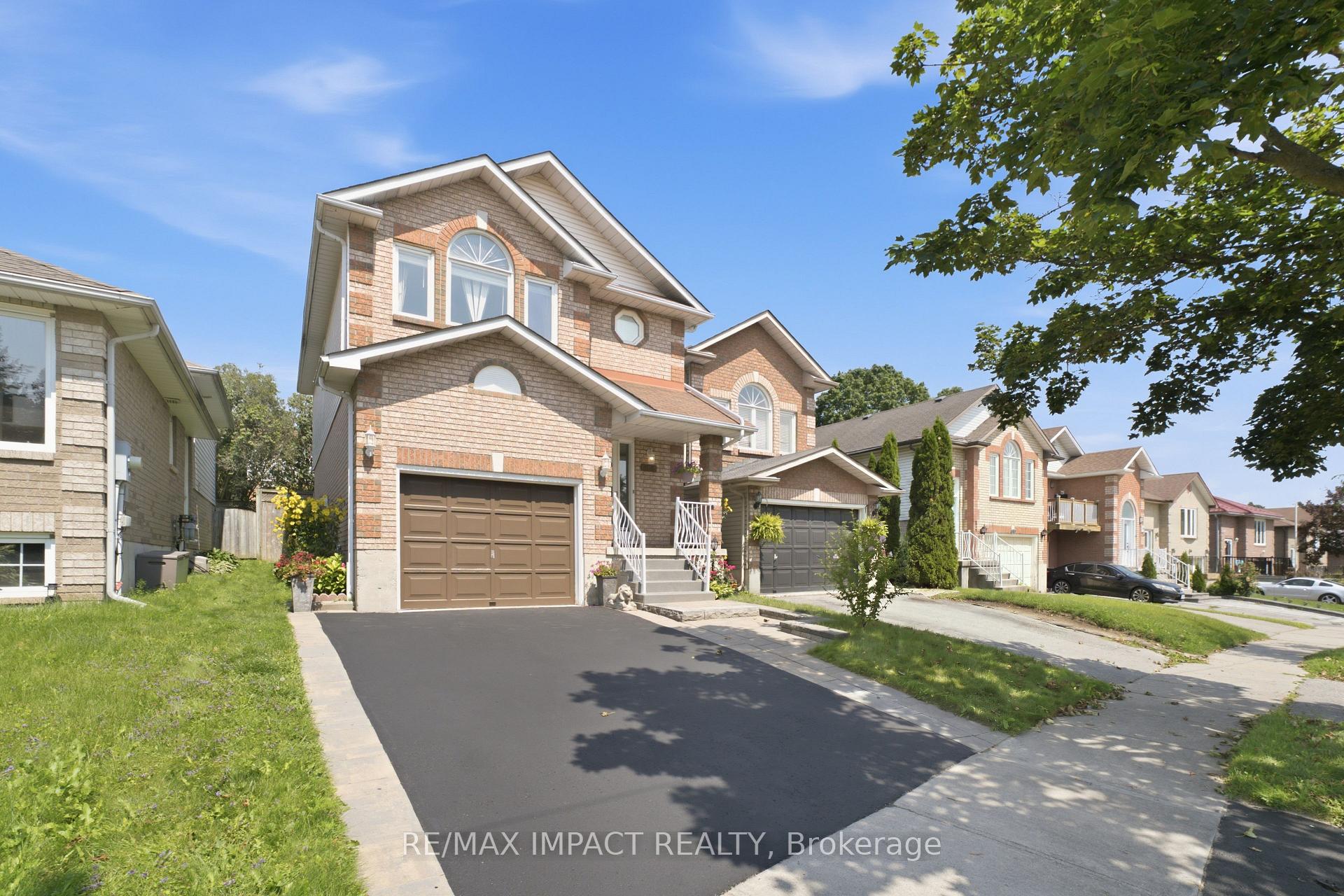 Photo 2 of 106 Mcfeeters Crescent, Clarington, Bowmanville — HOMEH