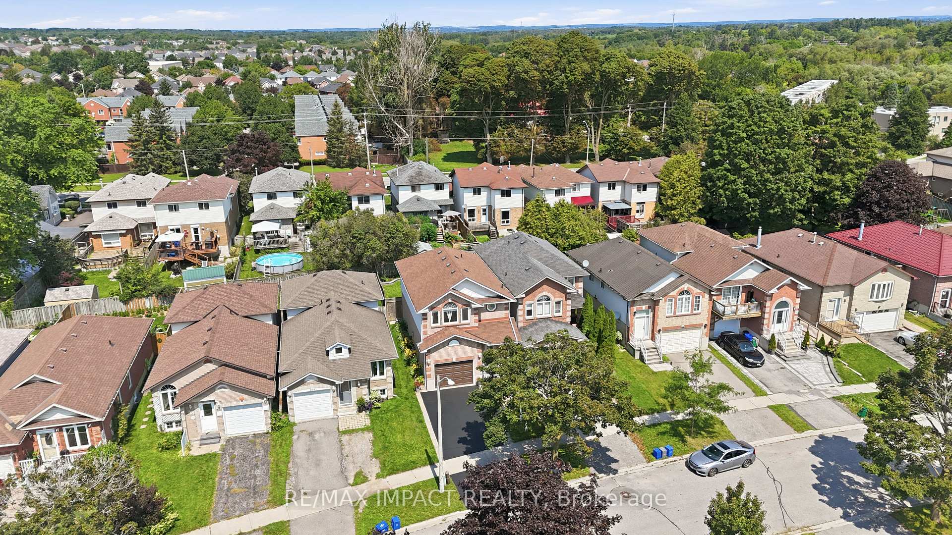 Photo 3 of 106 Mcfeeters Crescent, Clarington, Bowmanville — HOMEH
