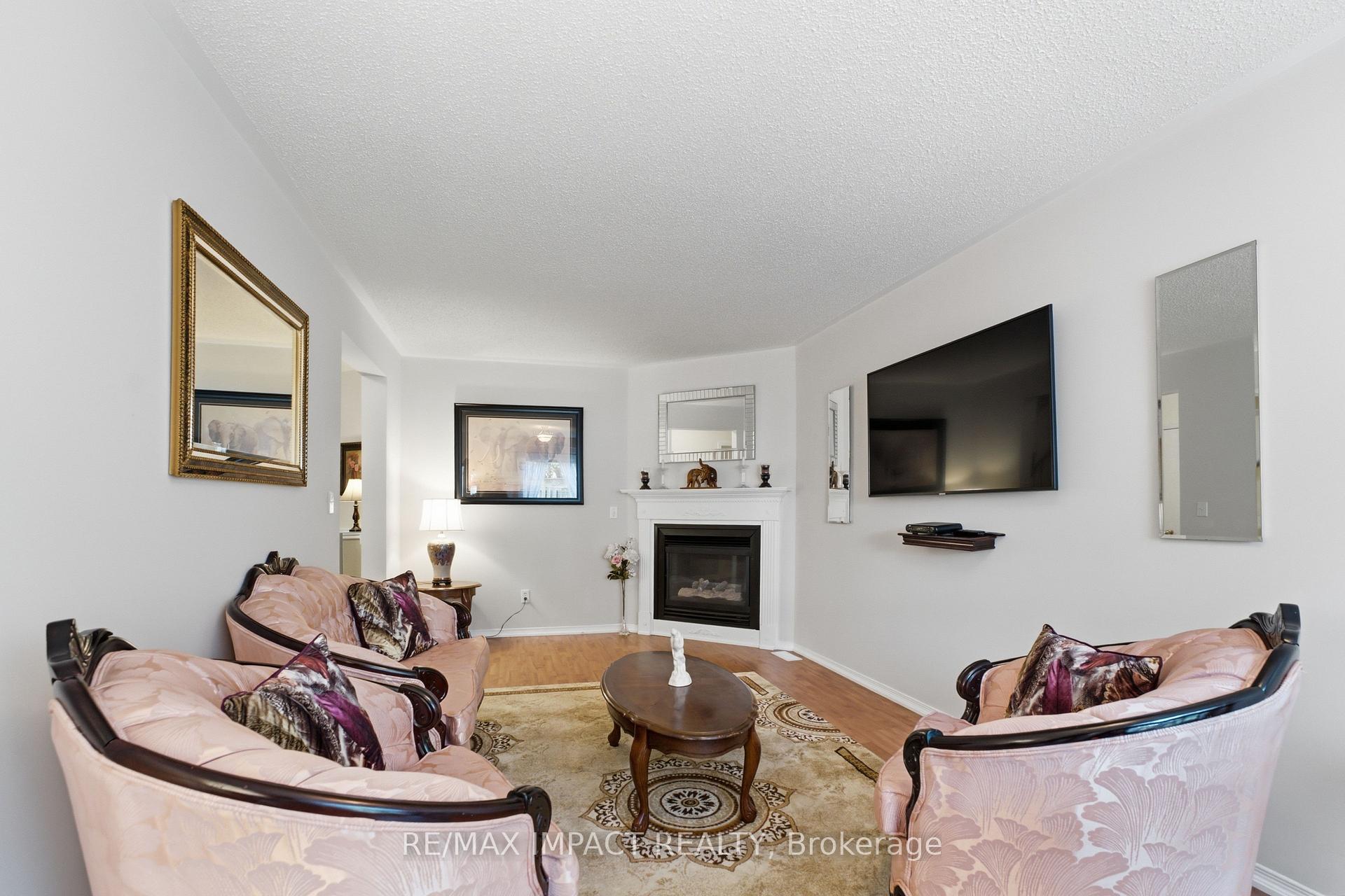 Photo 8 of 106 Mcfeeters Crescent, Clarington, Bowmanville — HOMEH