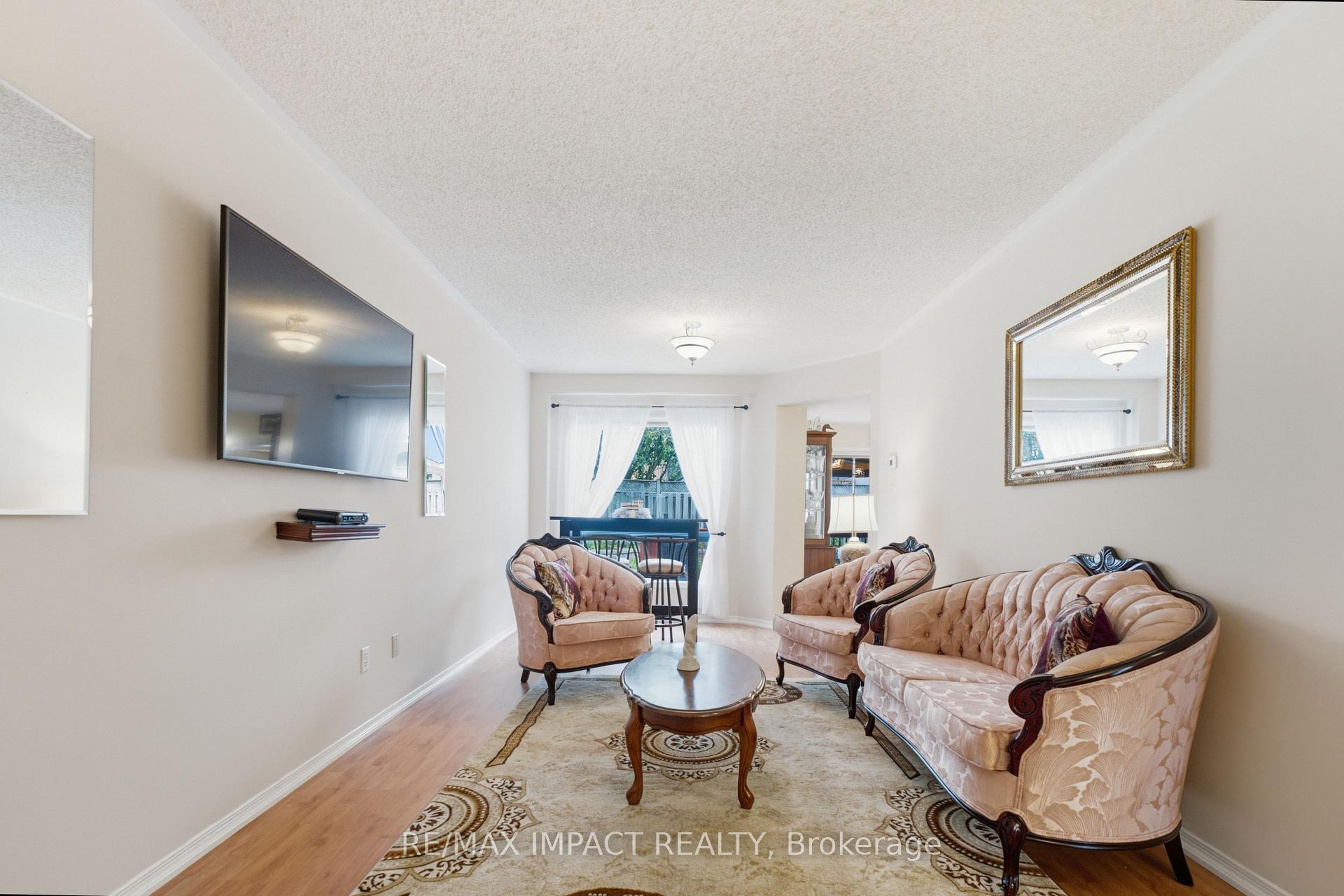 Photo 9 of 106 Mcfeeters Crescent, Clarington, Bowmanville — HOMEH