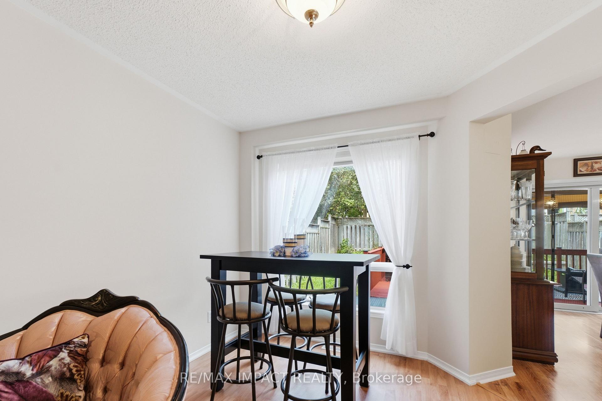 Photo 10 of 106 Mcfeeters Crescent, Clarington, Bowmanville — HOMEH