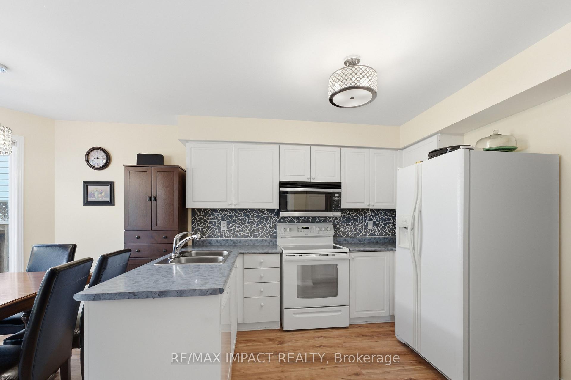 Photo 13 of 106 Mcfeeters Crescent, Clarington, Bowmanville — HOMEH