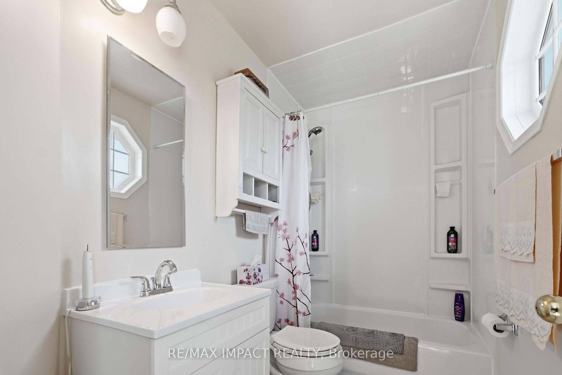 Photo 19 of 106 Mcfeeters Crescent, Clarington, Bowmanville — HOMEH