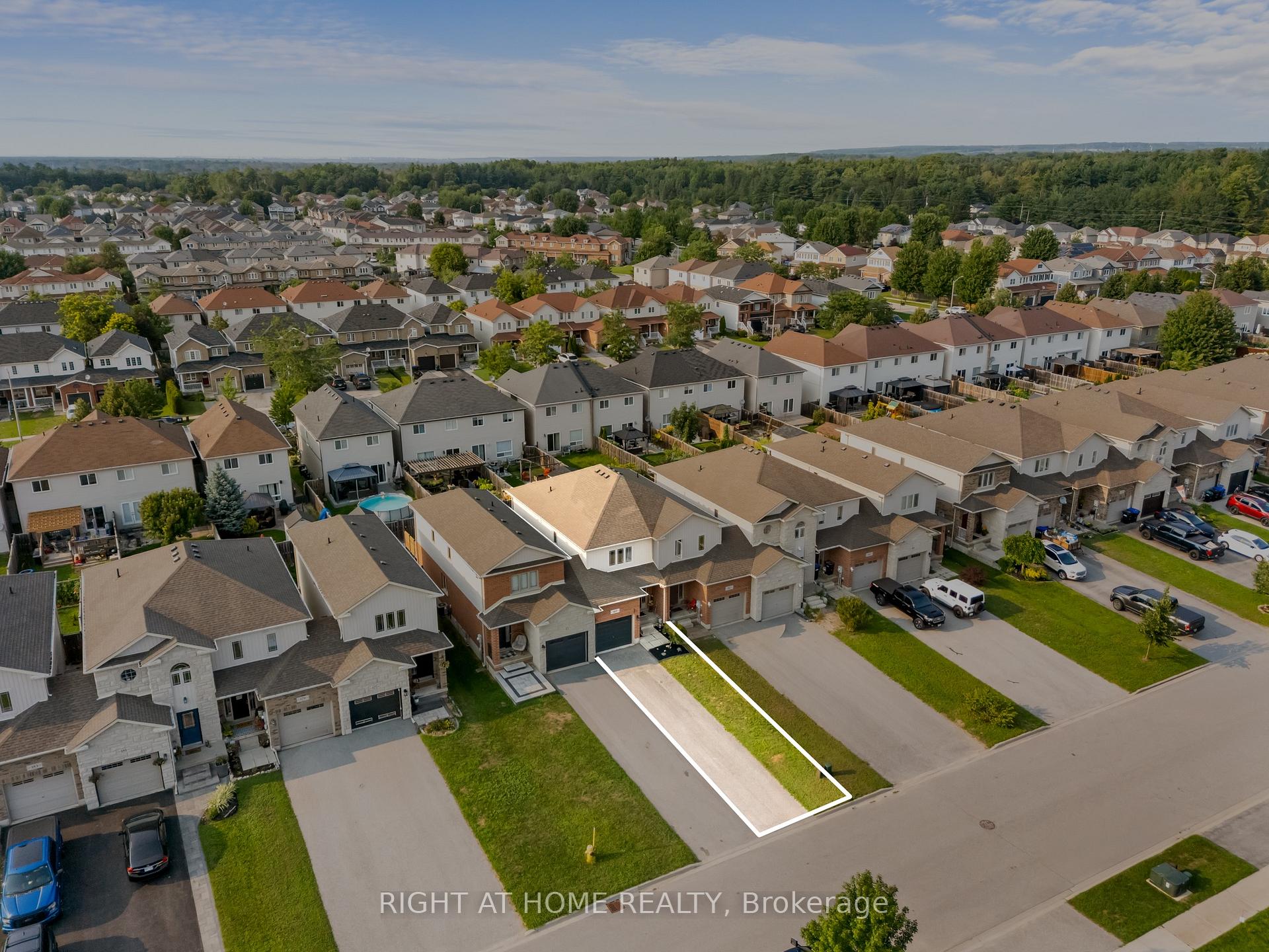 Photo 3 of 169 Banting Crescent, Essa, Angus — HOMEH
