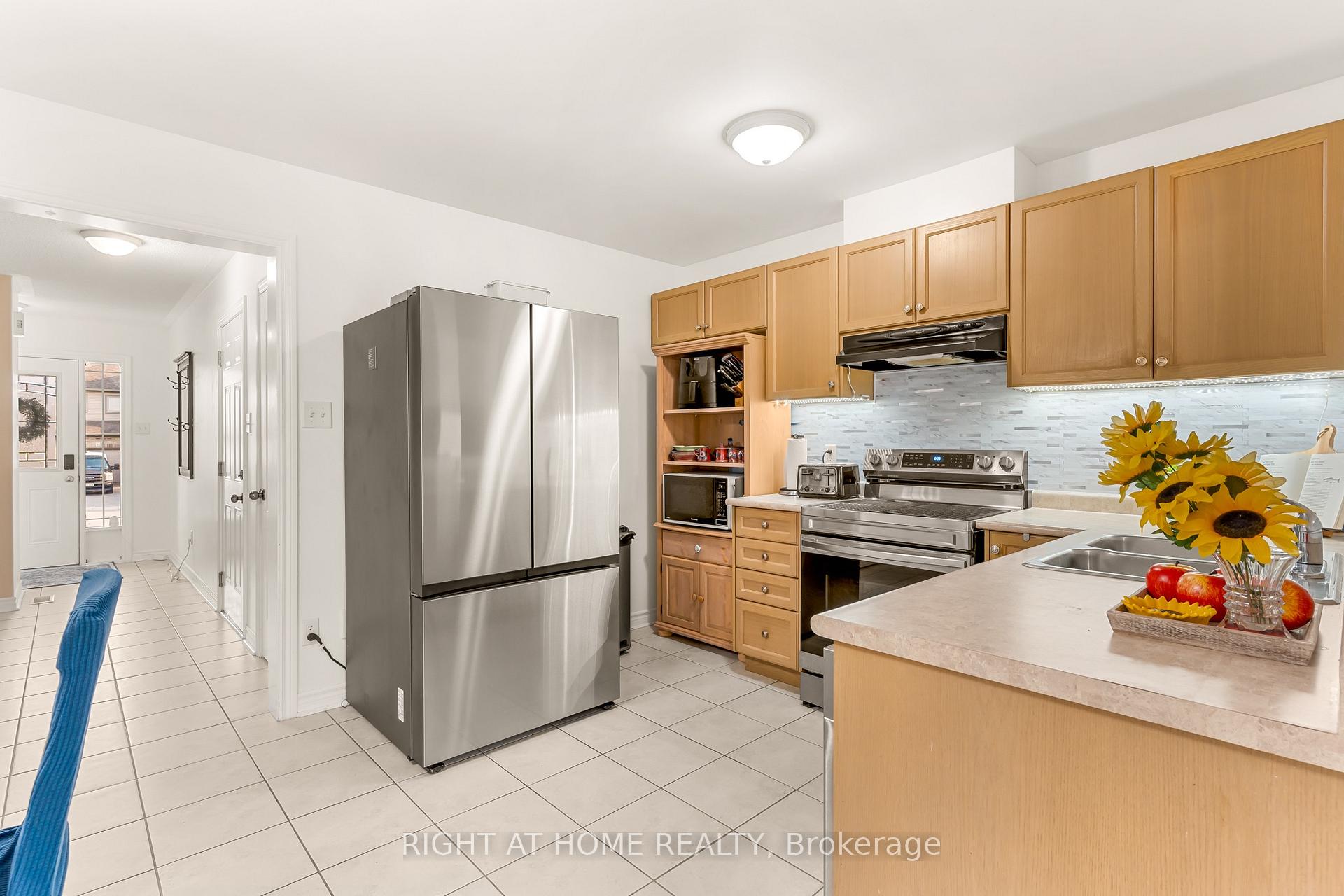 Photo 7 of 169 Banting Crescent, Essa, Angus — HOMEH