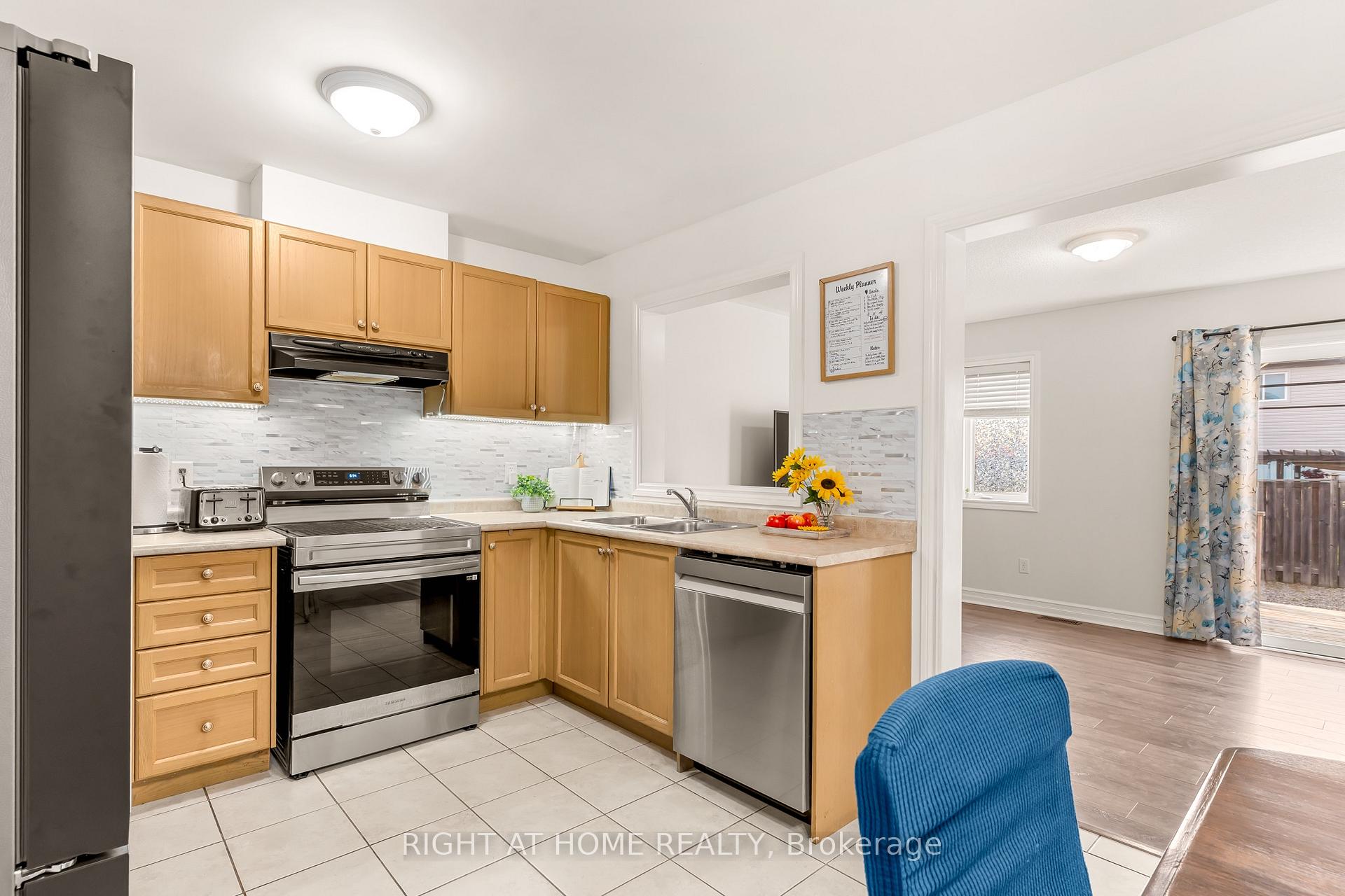 Photo 8 of 169 Banting Crescent, Essa, Angus — HOMEH