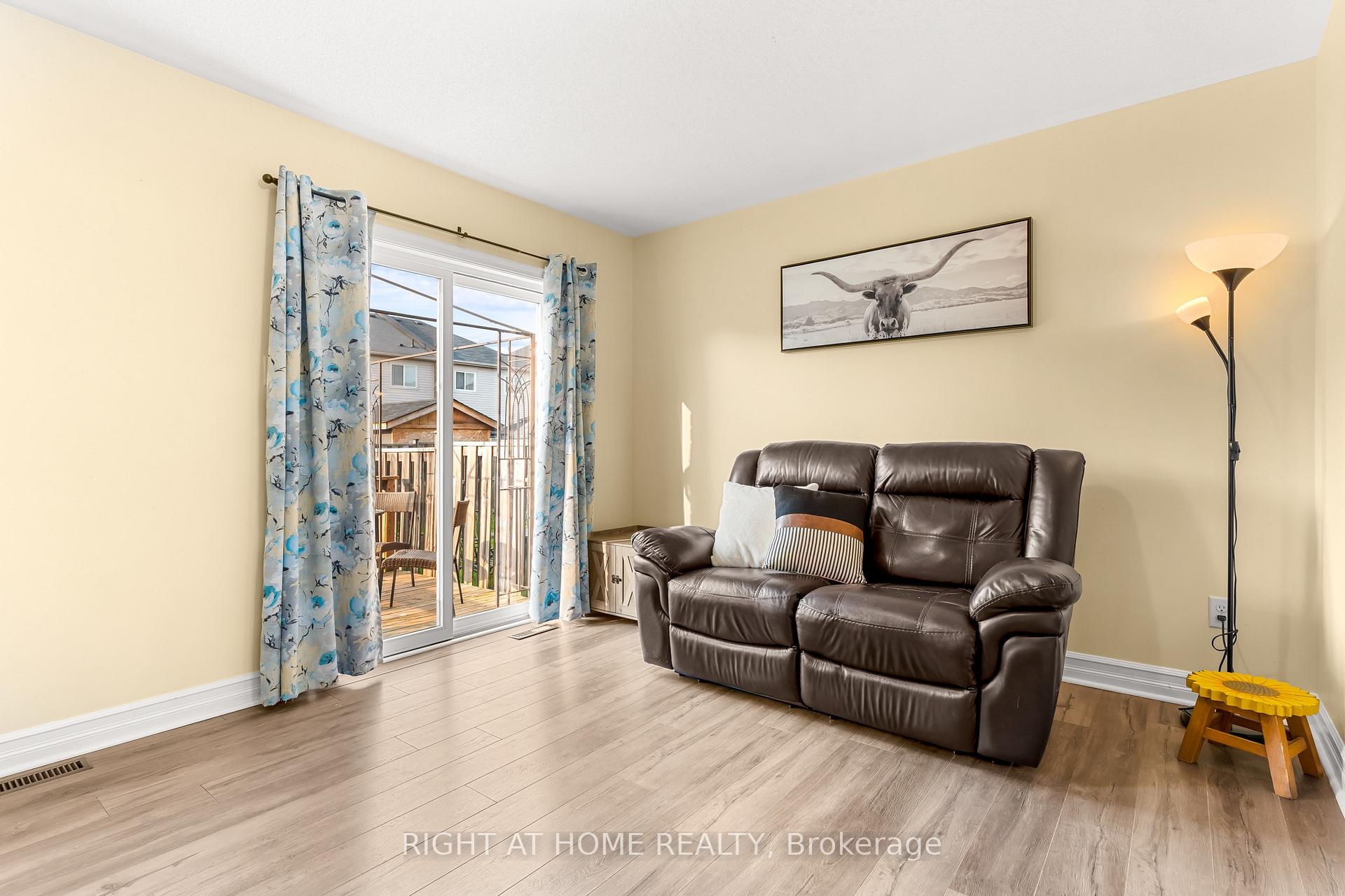 Photo 11 of 169 Banting Crescent, Essa, Angus — HOMEH