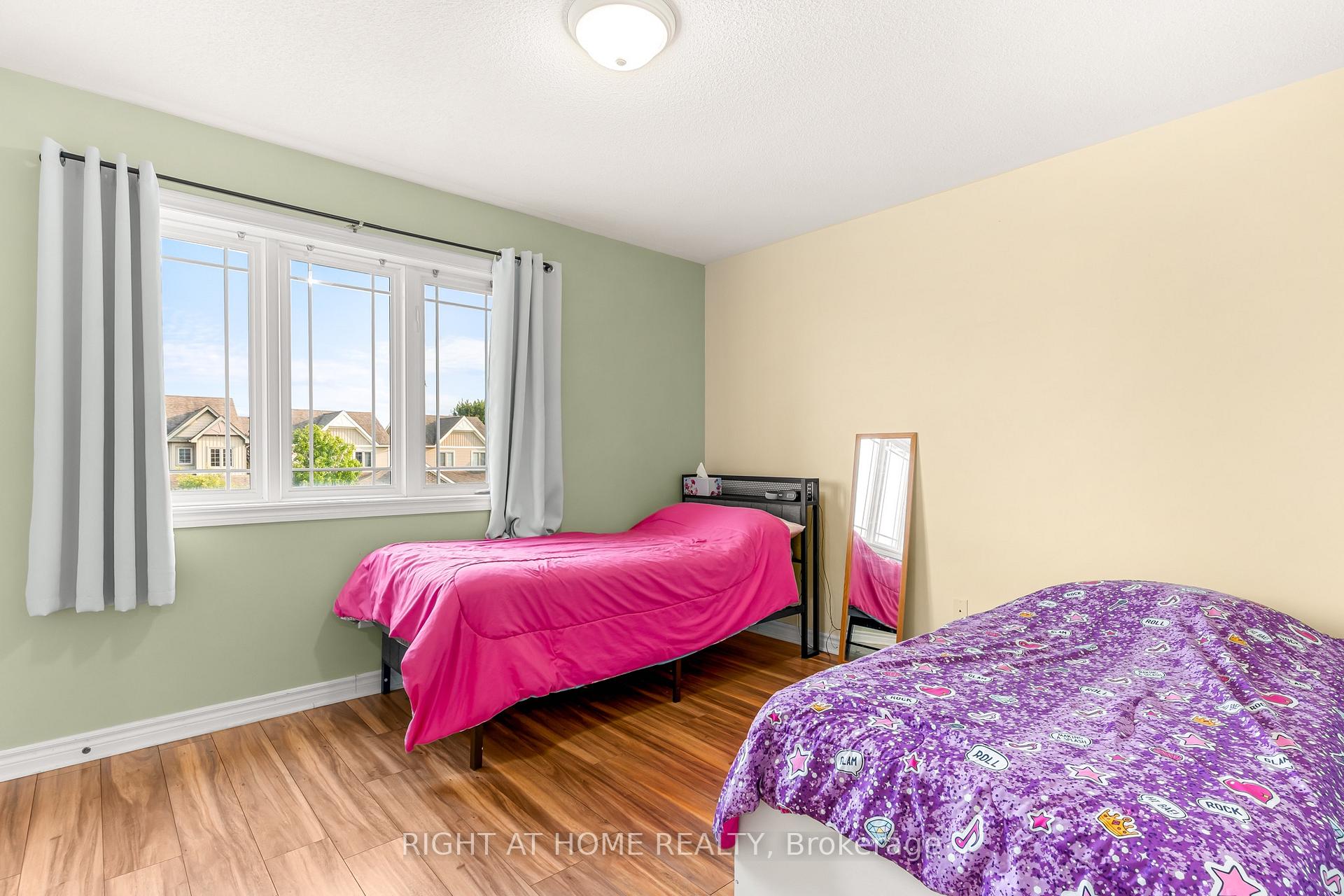Photo 14 of 169 Banting Crescent, Essa, Angus — HOMEH