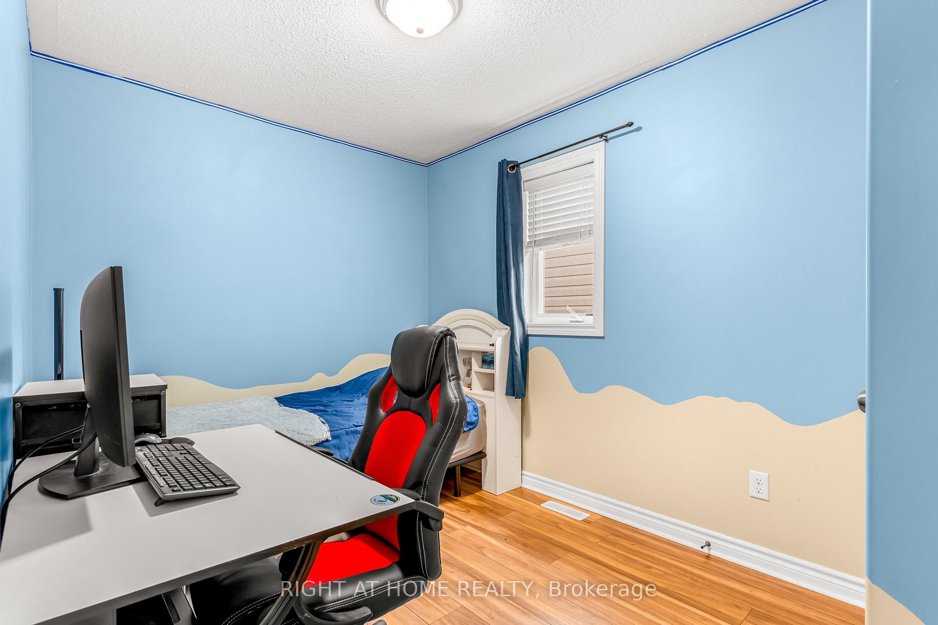 Photo 16 of 169 Banting Crescent, Essa, Angus — HOMEH