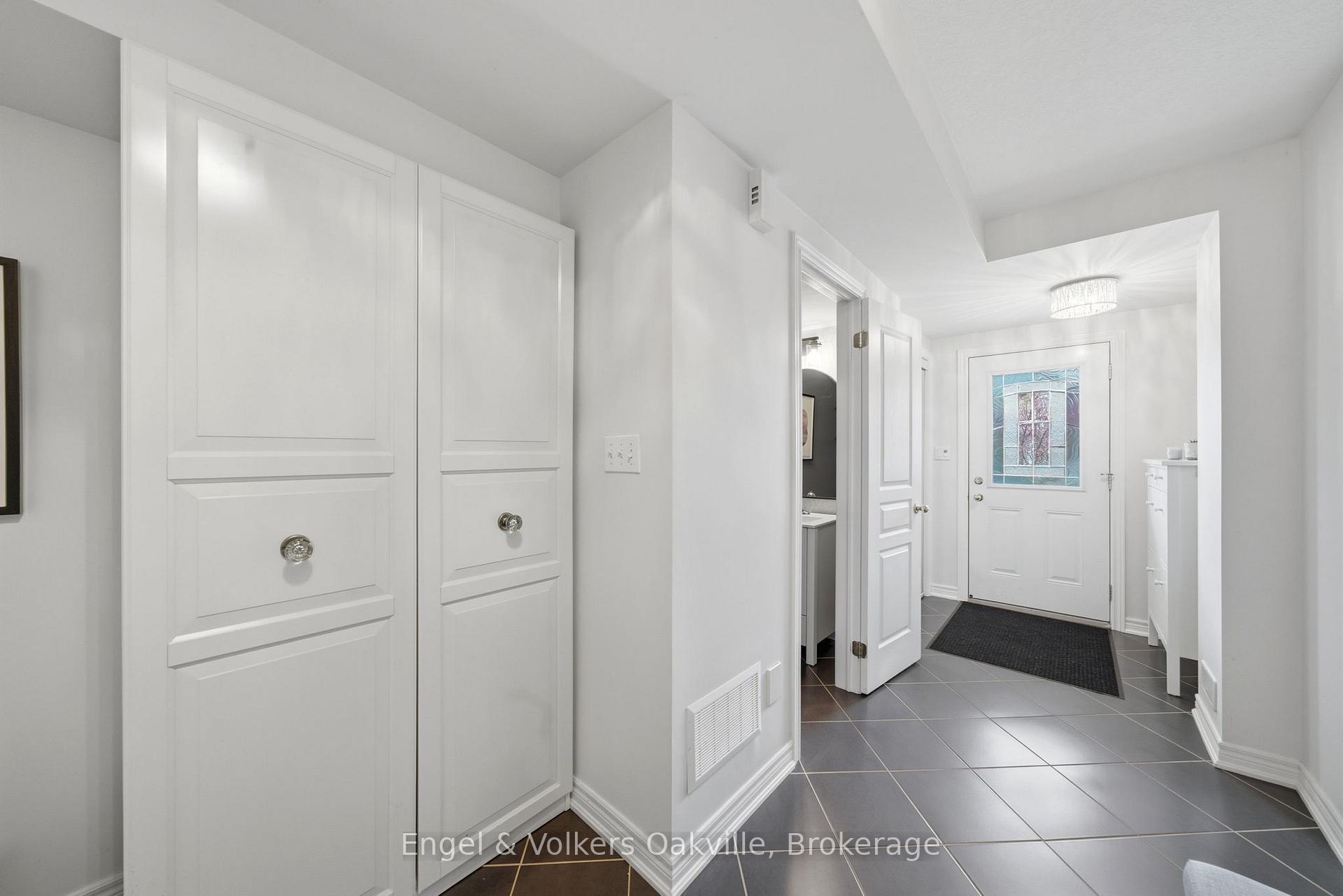 Photo 5 of 146 Truedell Circle, Hamilton, Waterdown — HOMEH