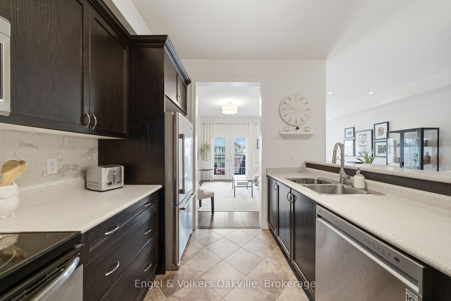 Photo 9 of 146 Truedell Circle, Hamilton, Waterdown — HOMEH