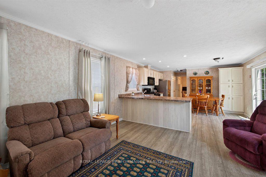 Photo 13 of 16 Eastgate Avenue, Ottawa, Bellwood - Industrial Park — HOMEH