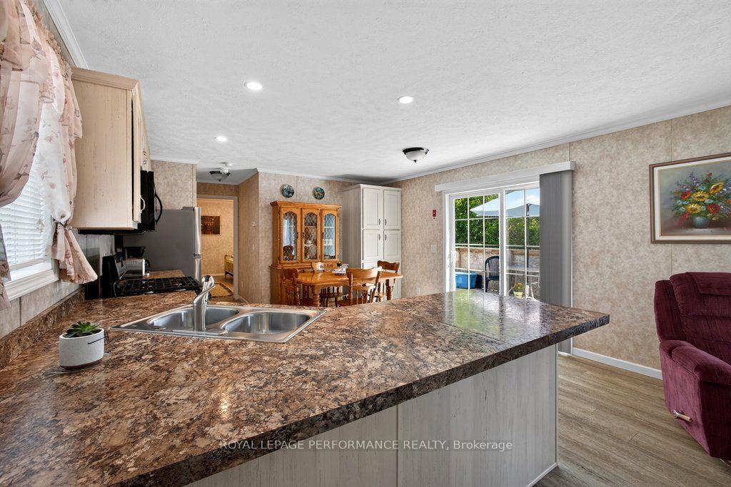 Photo 15 of 16 Eastgate Avenue, Ottawa, Bellwood - Industrial Park — HOMEH