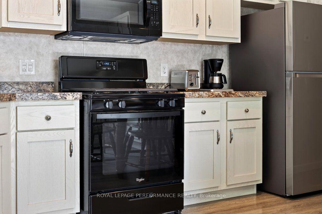 Photo 17 of 16 Eastgate Avenue, Ottawa, Bellwood - Industrial Park — HOMEH