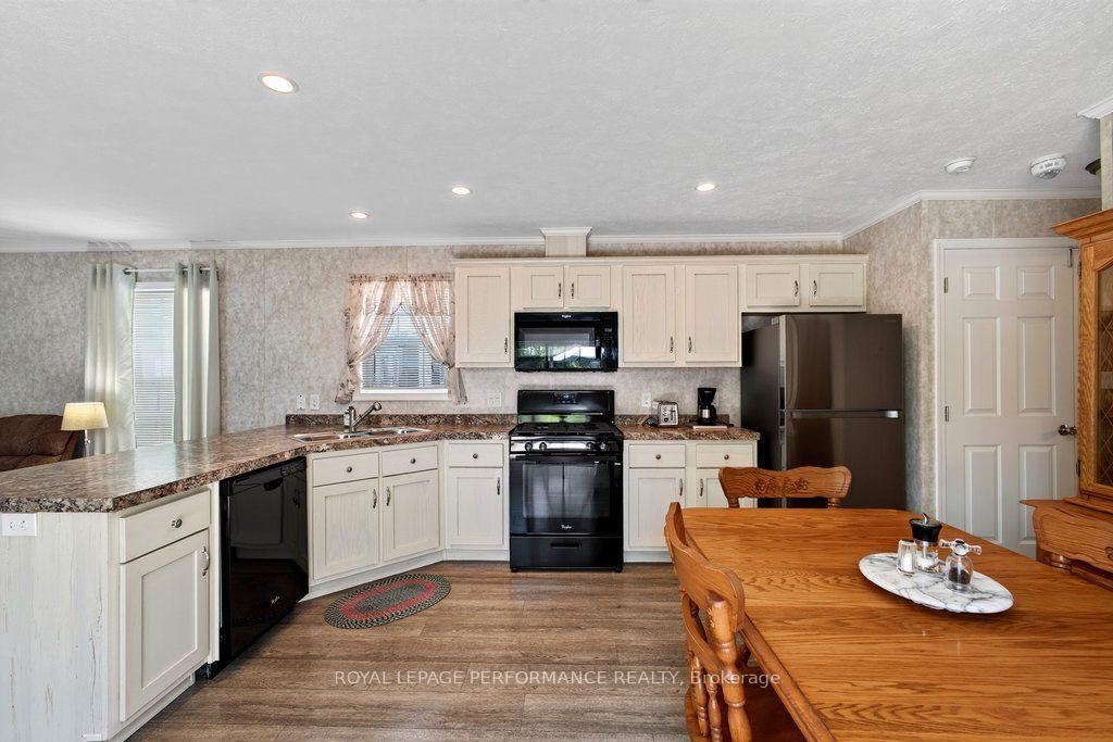 Photo 18 of 16 Eastgate Avenue, Ottawa, Bellwood - Industrial Park — HOMEH