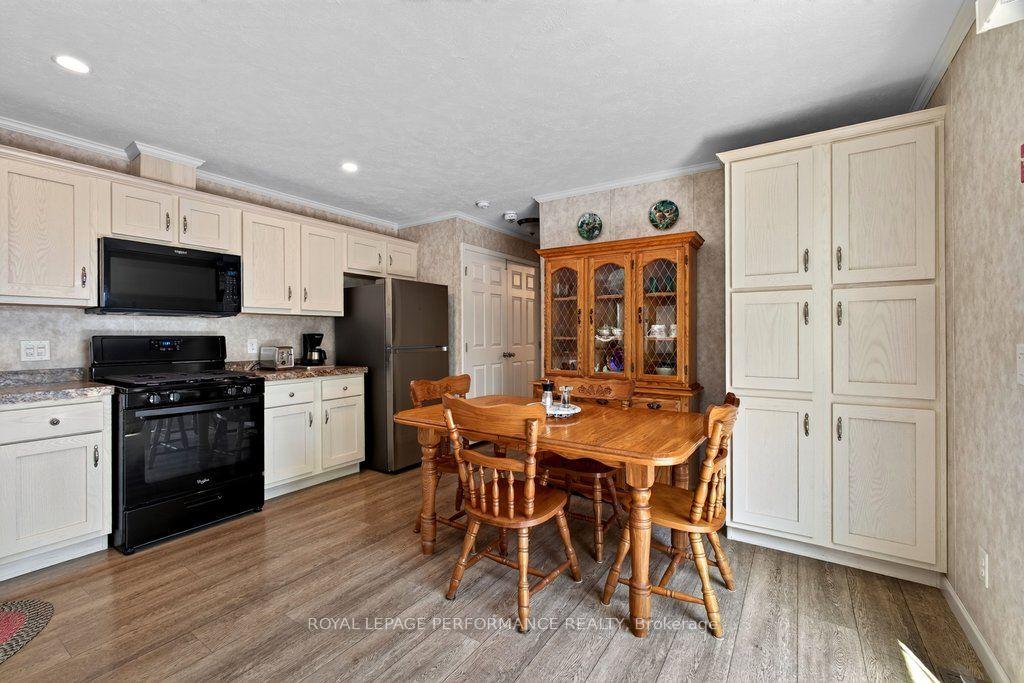 Photo 23 of 16 Eastgate Avenue, Ottawa, Bellwood - Industrial Park — HOMEH