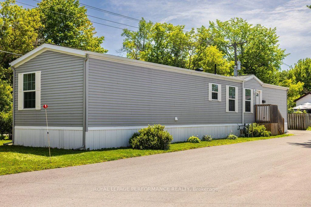 Photo 2 of 16 Eastgate Avenue, Ottawa, Bellwood - Industrial Park — HOMEH