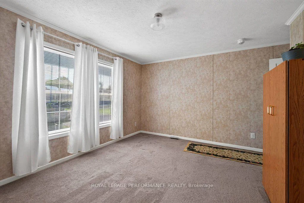 Photo 34 of 16 Eastgate Avenue, Ottawa, Bellwood - Industrial Park — HOMEH