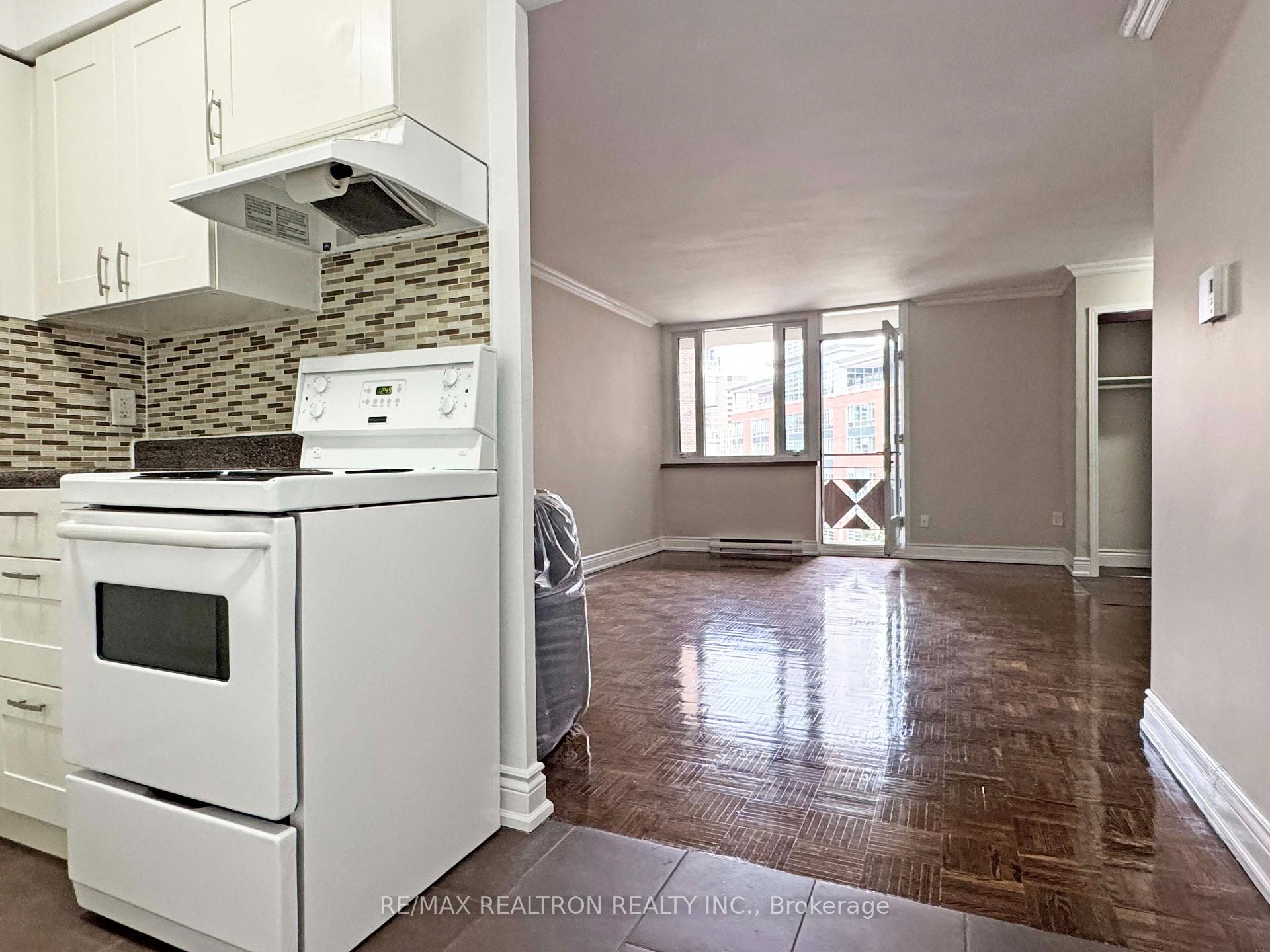 Photo 10 of Unit 701, 55 Isabella Street, Toronto, Church-Yonge Corridor — HOMEH