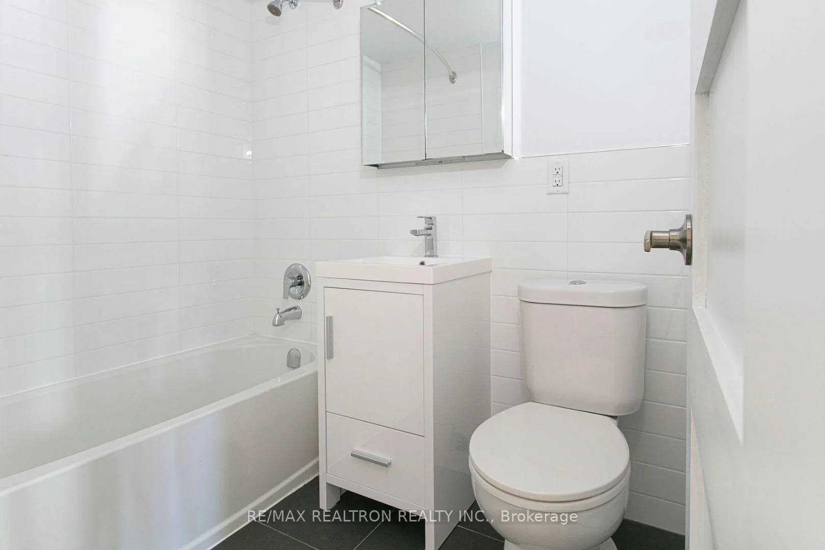 Photo 7 of Unit 701, 55 Isabella Street, Toronto, Church-Yonge Corridor — HOMEH