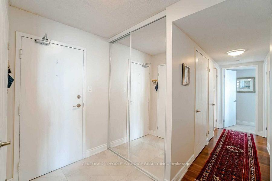 Photo 6 of Unit 2010, 350 Webb Drive, Mississauga, City Centre — HOMEH