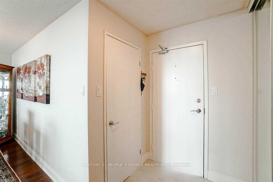 Photo 7 of Unit 2010, 350 Webb Drive, Mississauga, City Centre — HOMEH