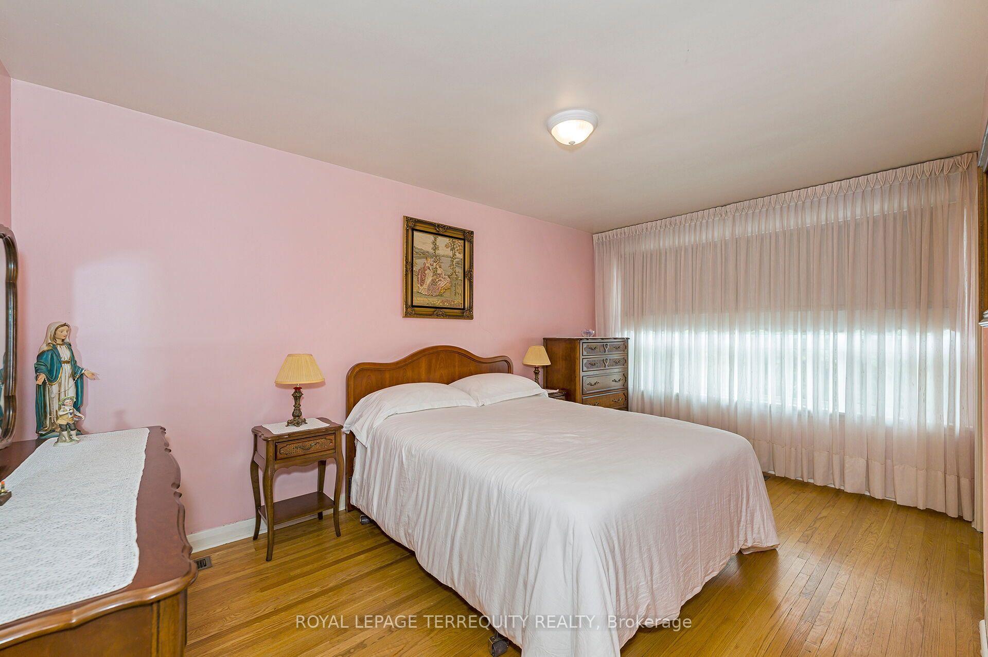 Photo 11 of 181 Pellatt Avenue, North York, Humberlea-Pelmo Park — HOMEH