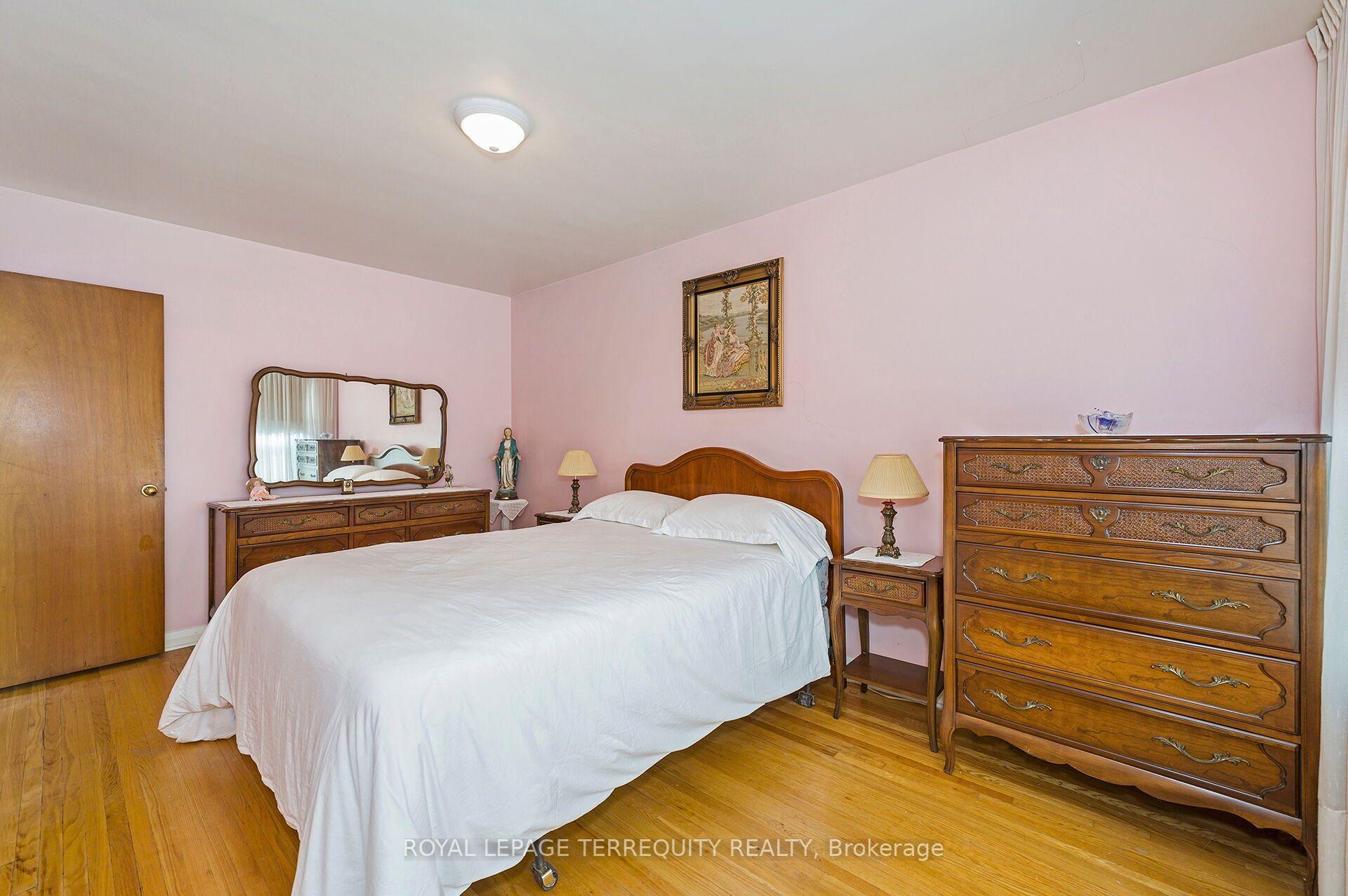 Photo 12 of 181 Pellatt Avenue, North York, Humberlea-Pelmo Park — HOMEH