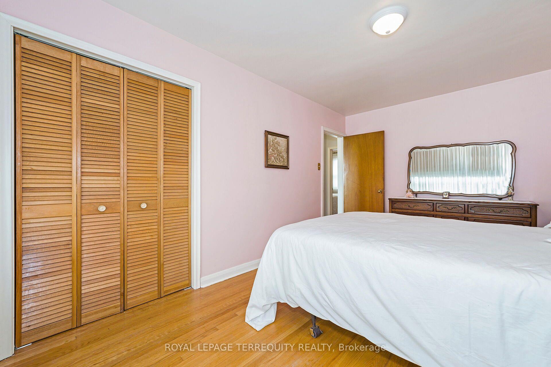 Photo 13 of 181 Pellatt Avenue, North York, Humberlea-Pelmo Park — HOMEH