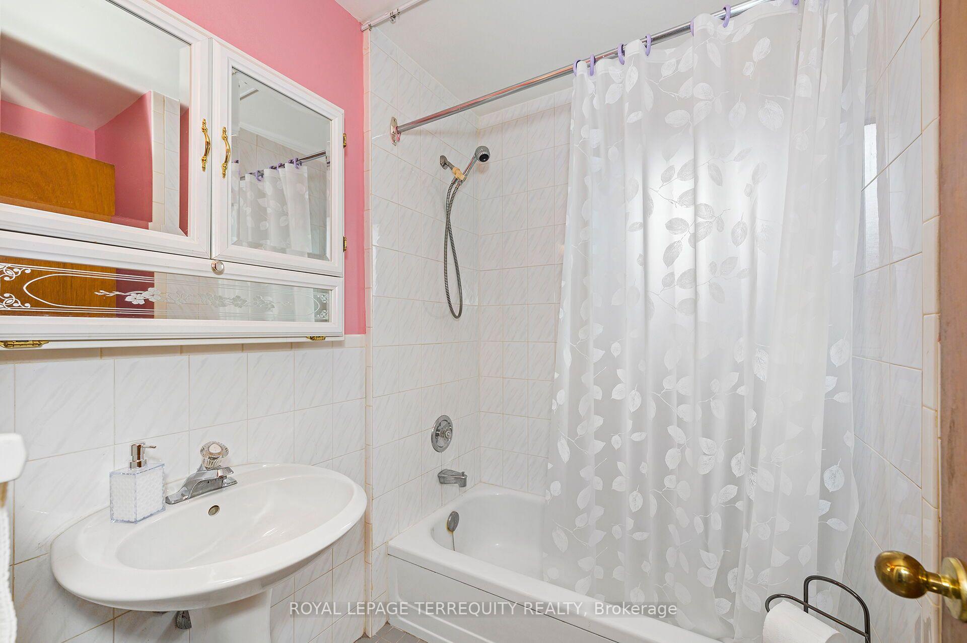 Photo 14 of 181 Pellatt Avenue, North York, Humberlea-Pelmo Park — HOMEH