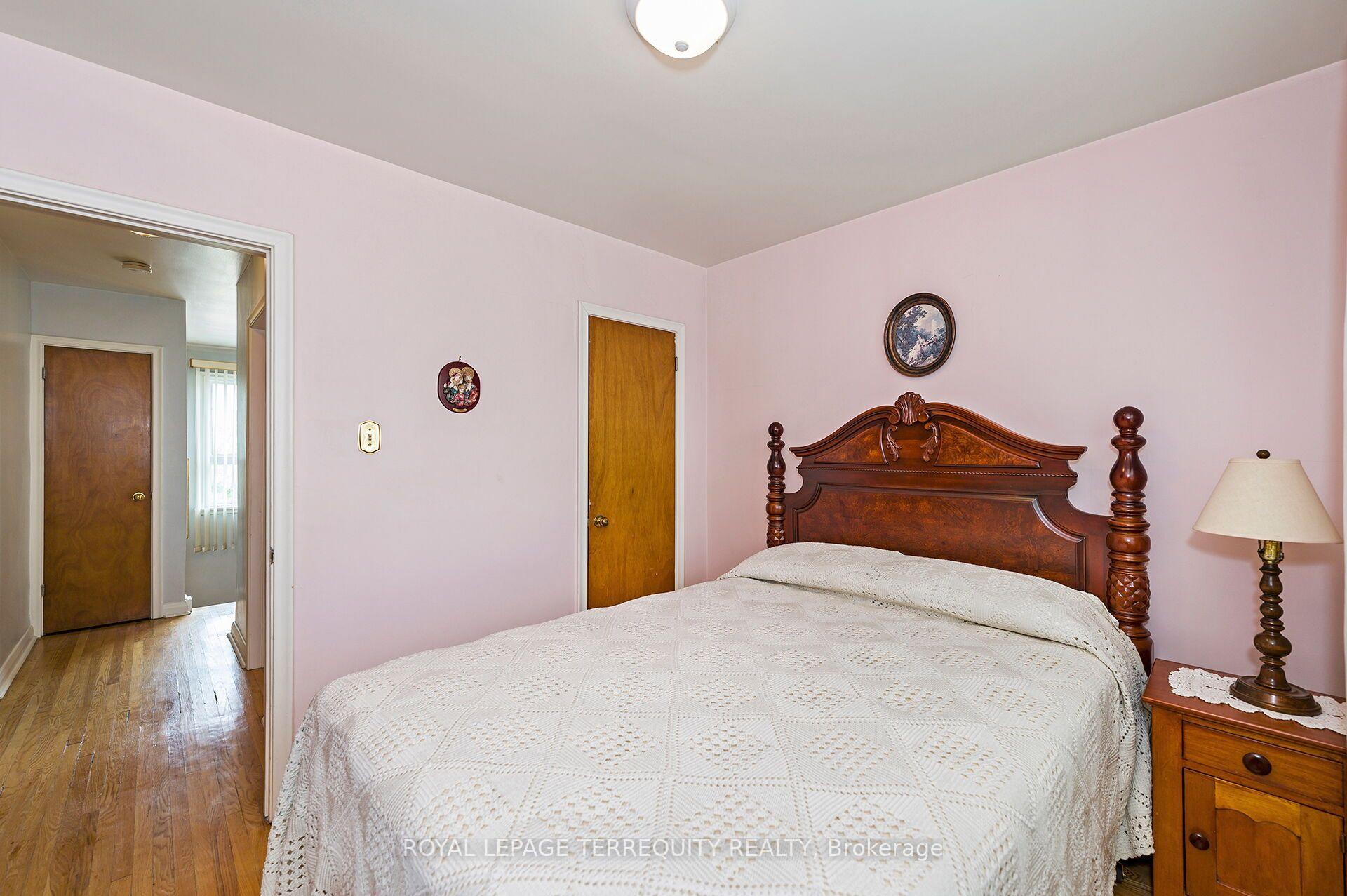 Photo 15 of 181 Pellatt Avenue, North York, Humberlea-Pelmo Park — HOMEH