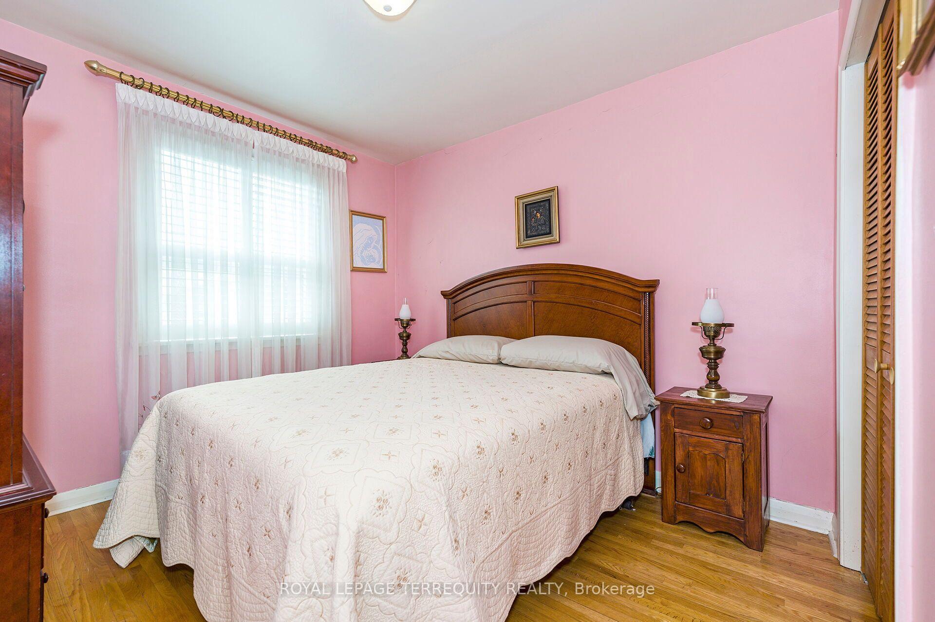 Photo 16 of 181 Pellatt Avenue, North York, Humberlea-Pelmo Park — HOMEH