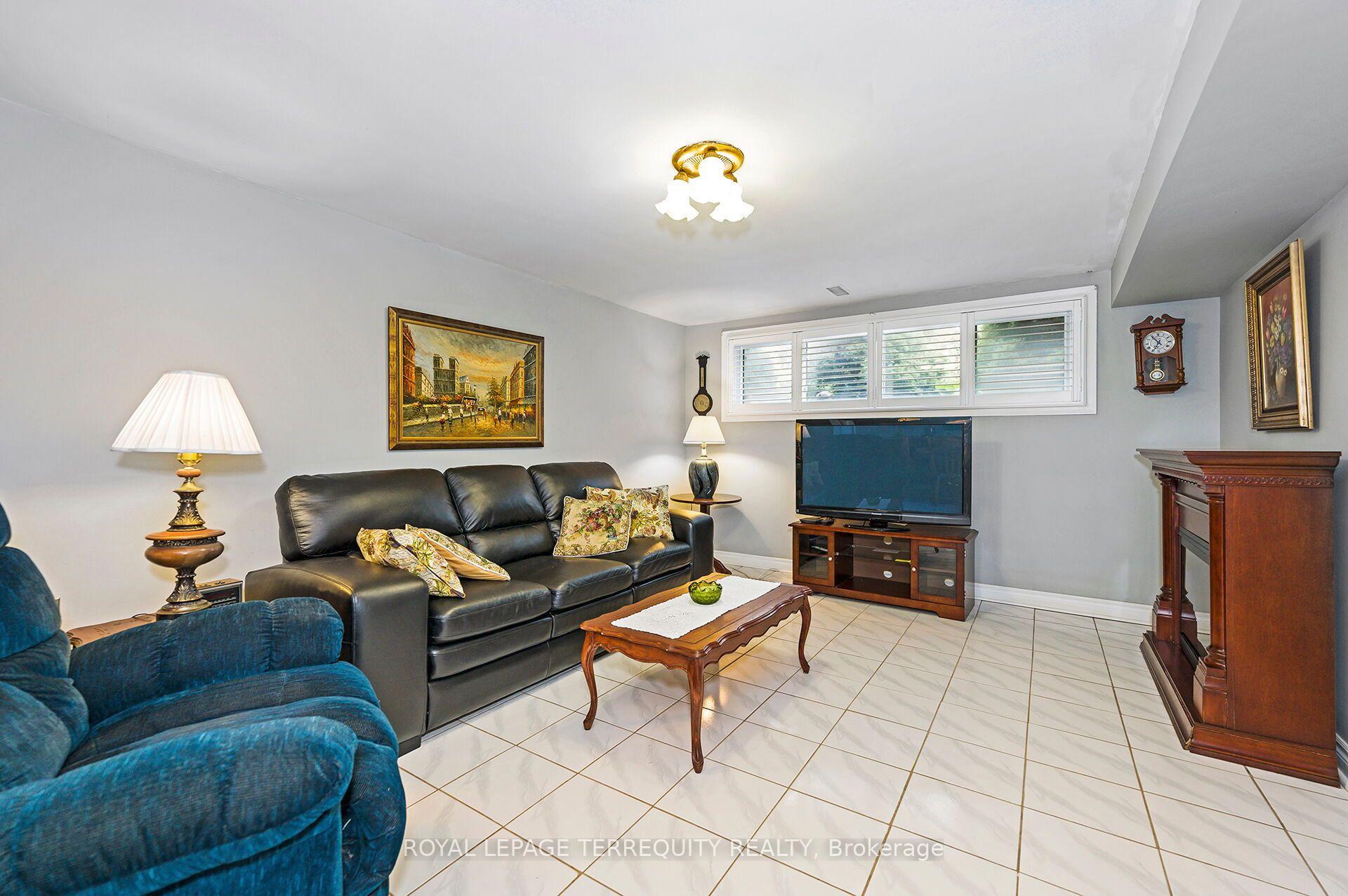 Photo 18 of 181 Pellatt Avenue, North York, Humberlea-Pelmo Park — HOMEH