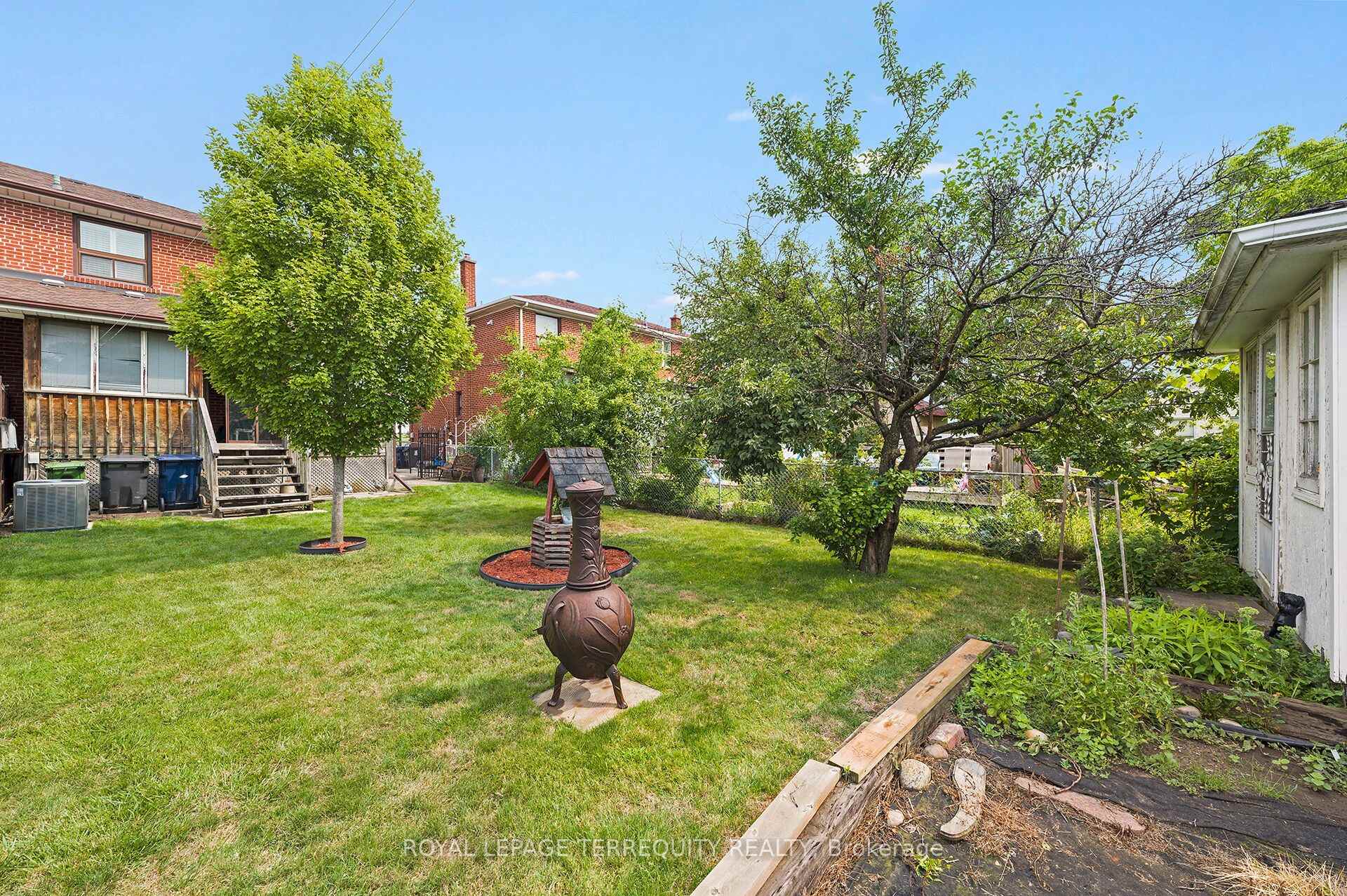 Photo 24 of 181 Pellatt Avenue, North York, Humberlea-Pelmo Park — HOMEH