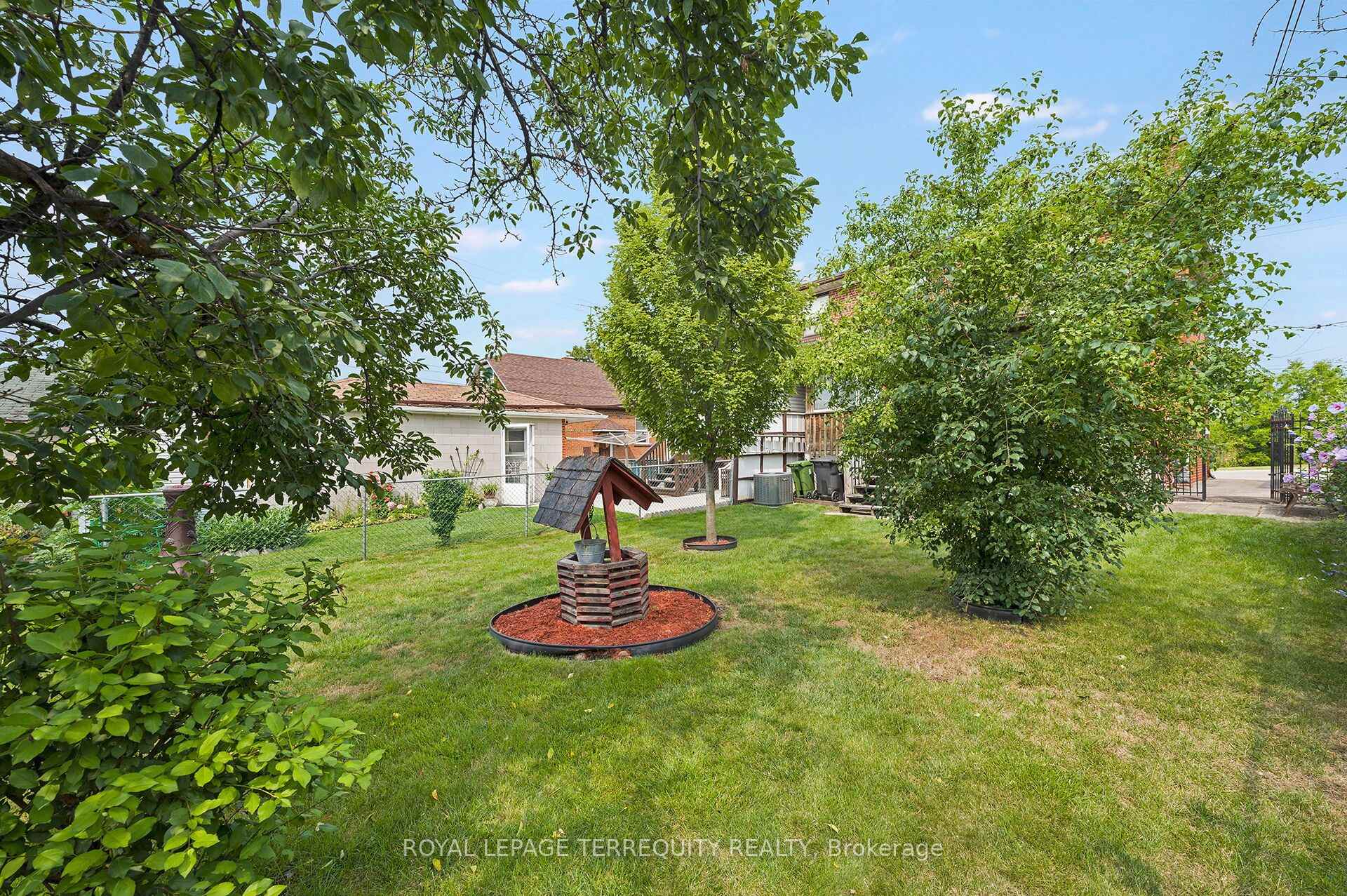 Photo 25 of 181 Pellatt Avenue, North York, Humberlea-Pelmo Park — HOMEH