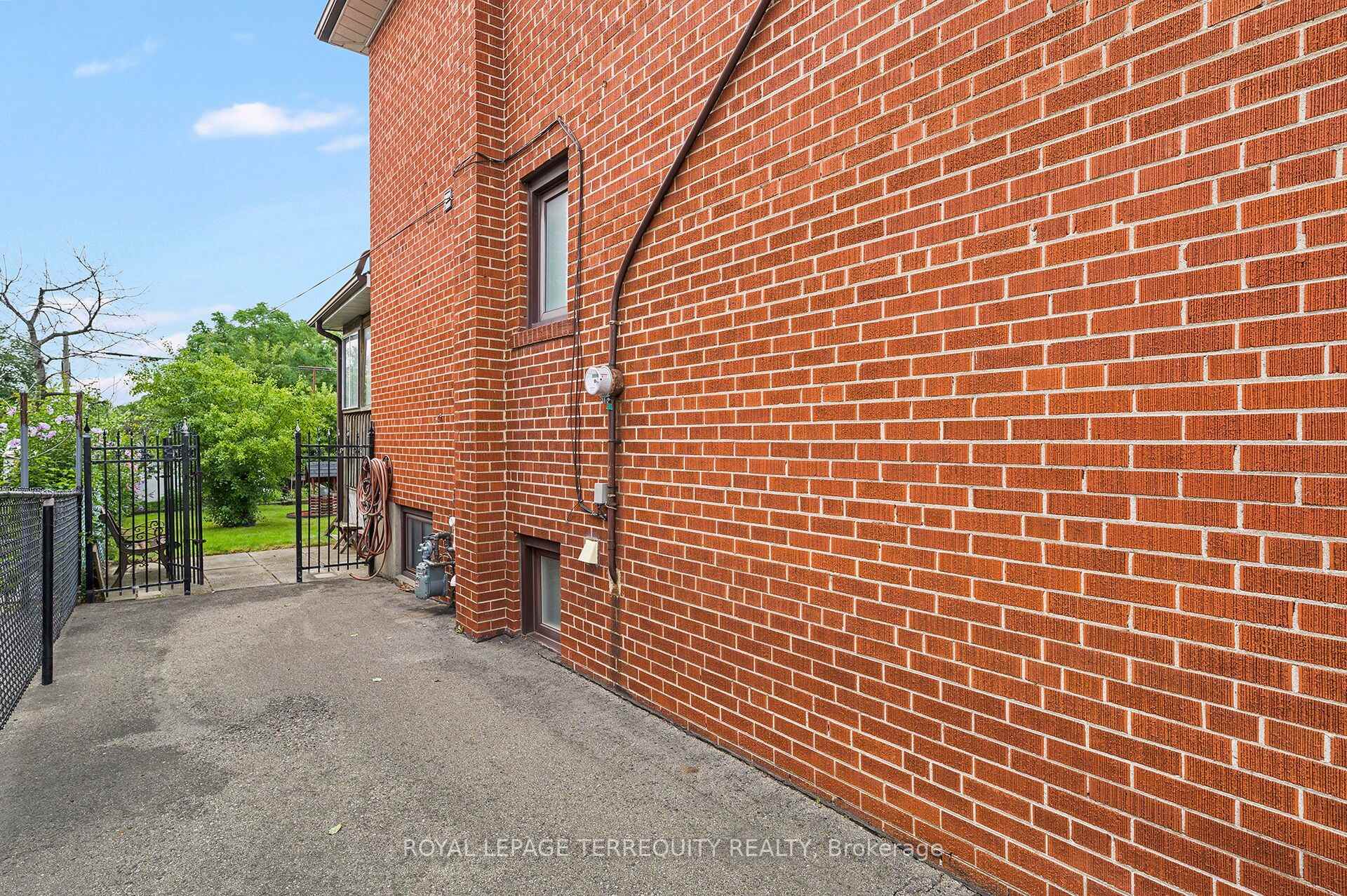 Photo 27 of 181 Pellatt Avenue, North York, Humberlea-Pelmo Park — HOMEH