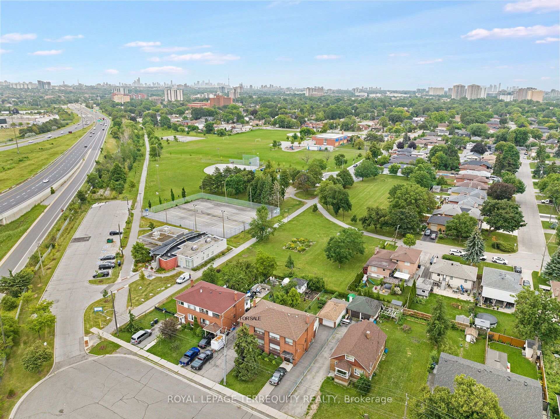 Photo 29 of 181 Pellatt Avenue, North York, Humberlea-Pelmo Park — HOMEH