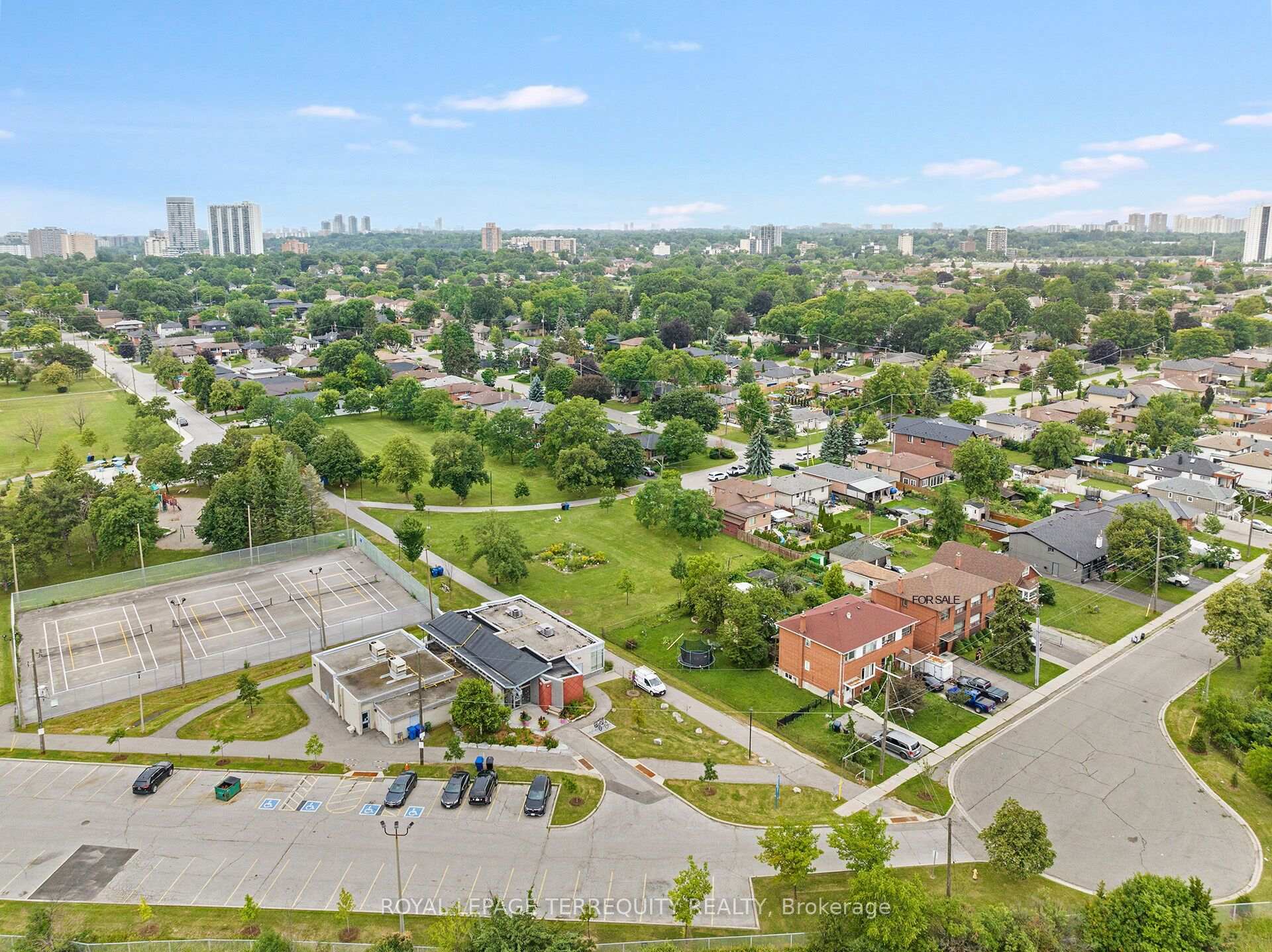 Photo 30 of 181 Pellatt Avenue, North York, Humberlea-Pelmo Park — HOMEH