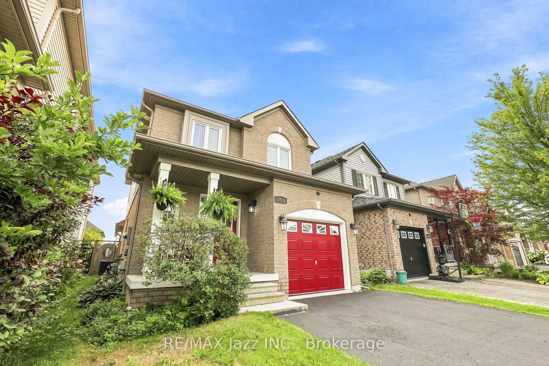 Photo 2 of 1333 Wadebridge Crescent, Oshawa, Eastdale — HOMEH