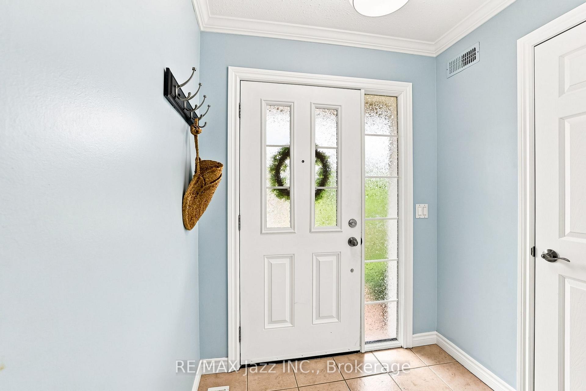 Photo 9 of 1333 Wadebridge Crescent, Oshawa, Eastdale — HOMEH