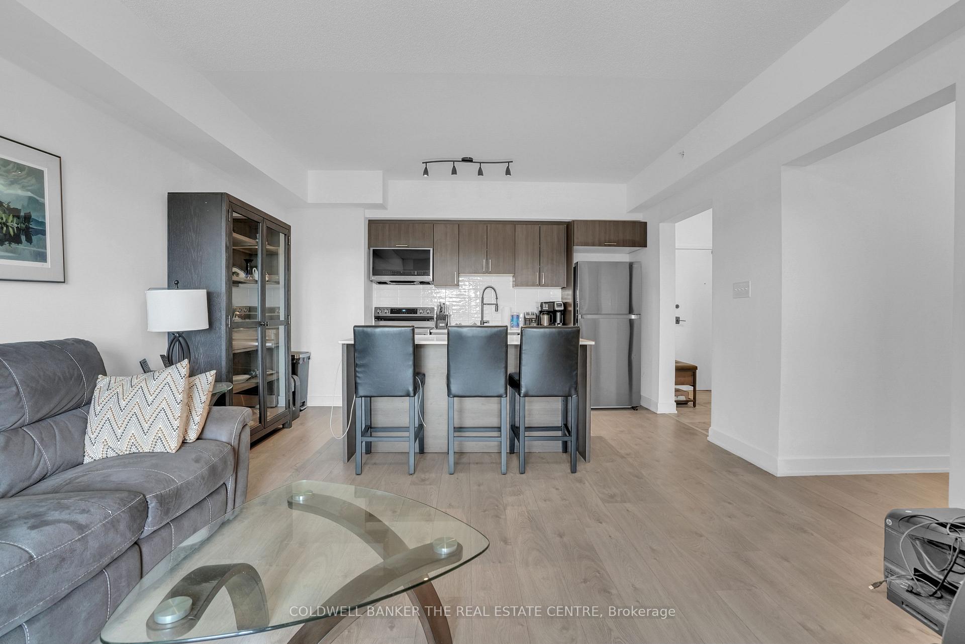 Photo 4 of Unit 512, 5 Chef Lane, Barrie, Rural Barrie Southeast — HOMEH
