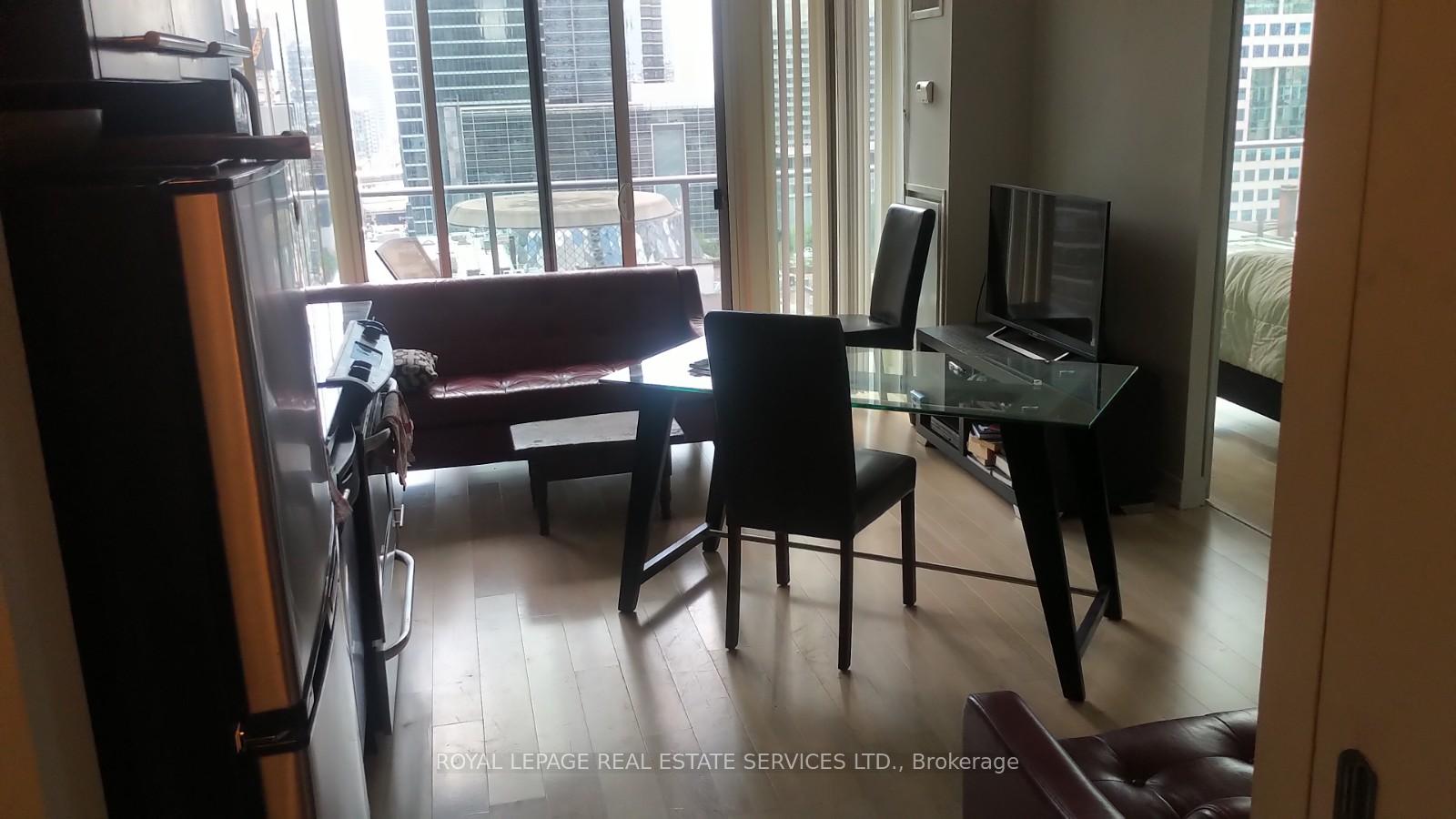 Photo 3 of Unit 1609, 126 Simcoe Street, Toronto, Waterfront Communities — HOMEH