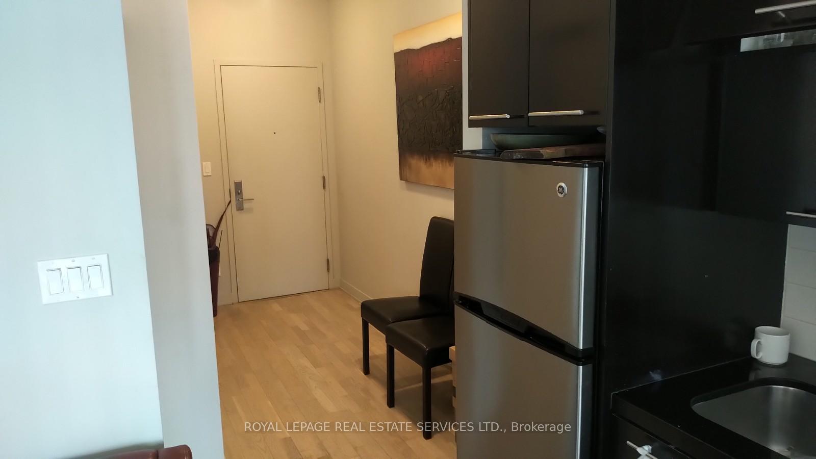 Photo 4 of Unit 1609, 126 Simcoe Street, Toronto, Waterfront Communities — HOMEH