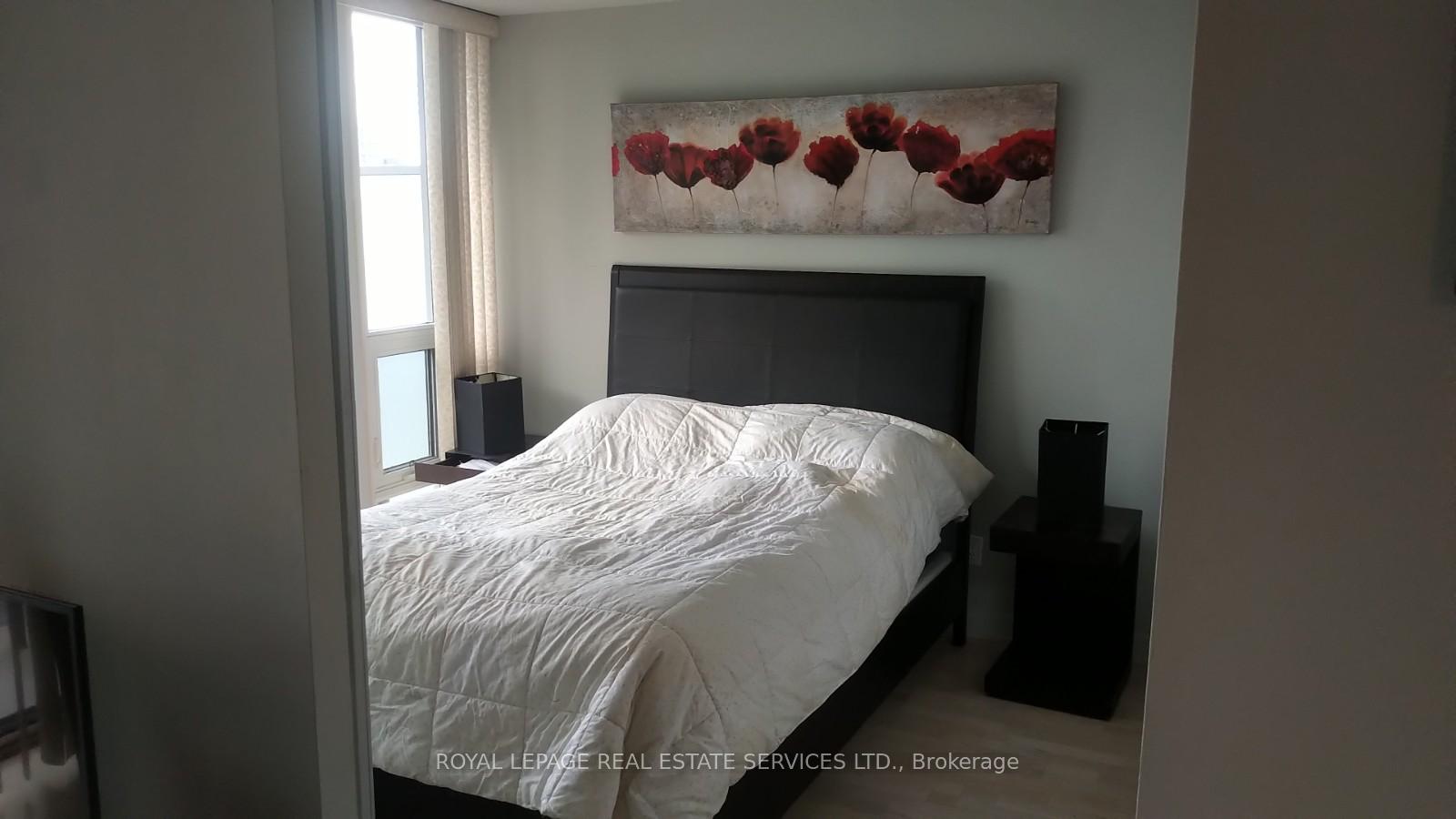 Photo 6 of Unit 1609, 126 Simcoe Street, Toronto, Waterfront Communities — HOMEH